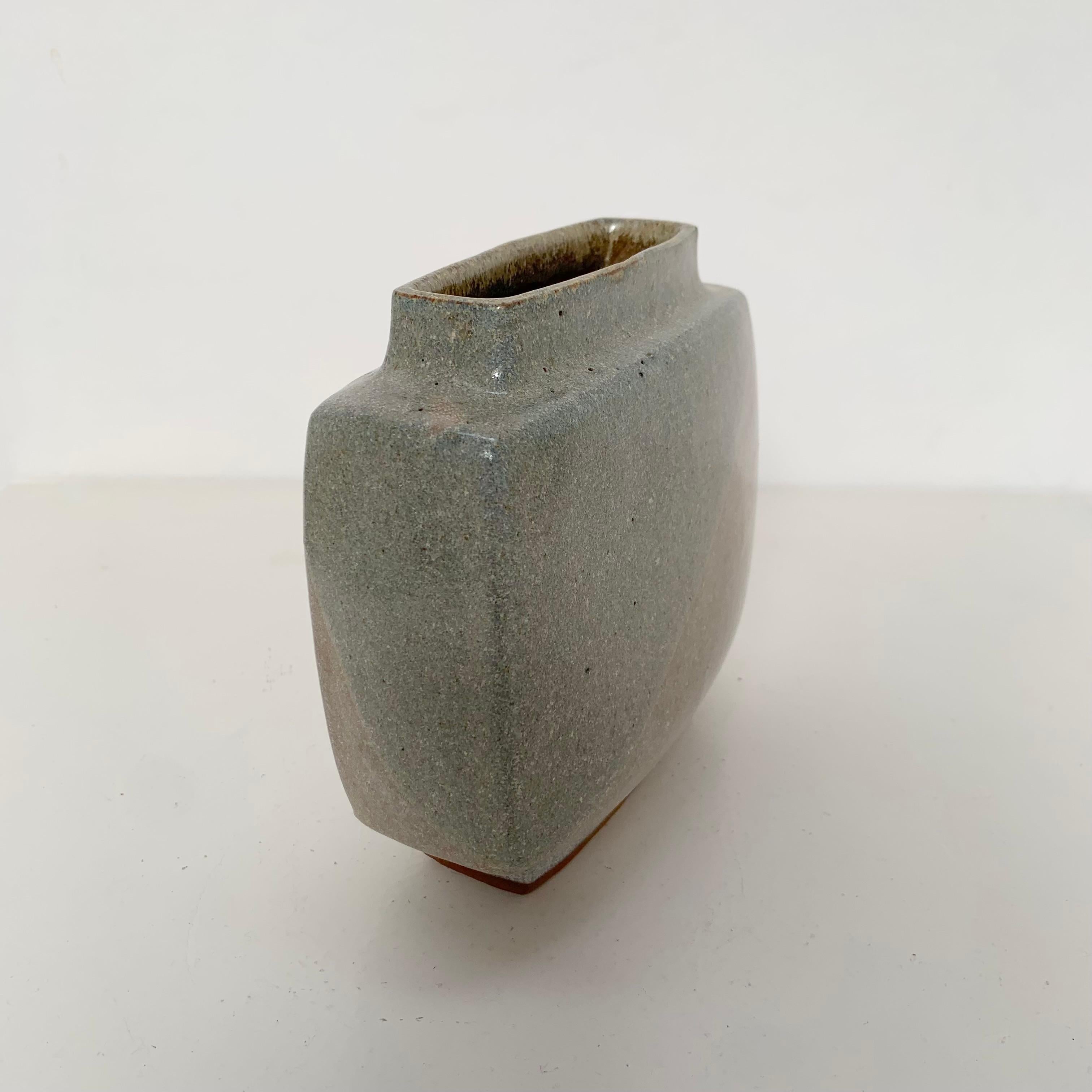 Signierte Citroën-Vase von Pierre Culot, um 1970, Belgien. (Steingut) im Angebot