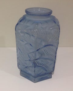 Pierre D'Avesn Art Deco Art Glass Vase with Flying Bird Motif