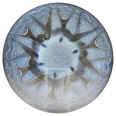 Pierre D'Avesn Art Deco Bleu Opalescent Hirondelles Chargeur en verre