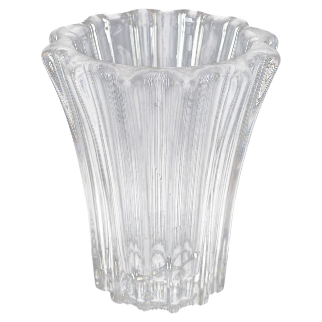 Pierre d’Avesn. Art Deco clear glass vase with vertical ribbing. Mid-20th C. For Sale