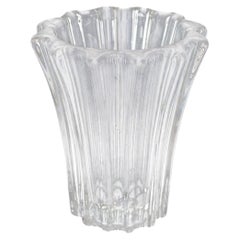 Pierre d’Avesn. Art Deco clear glass vase with vertical ribbing. Mid-20th C.
