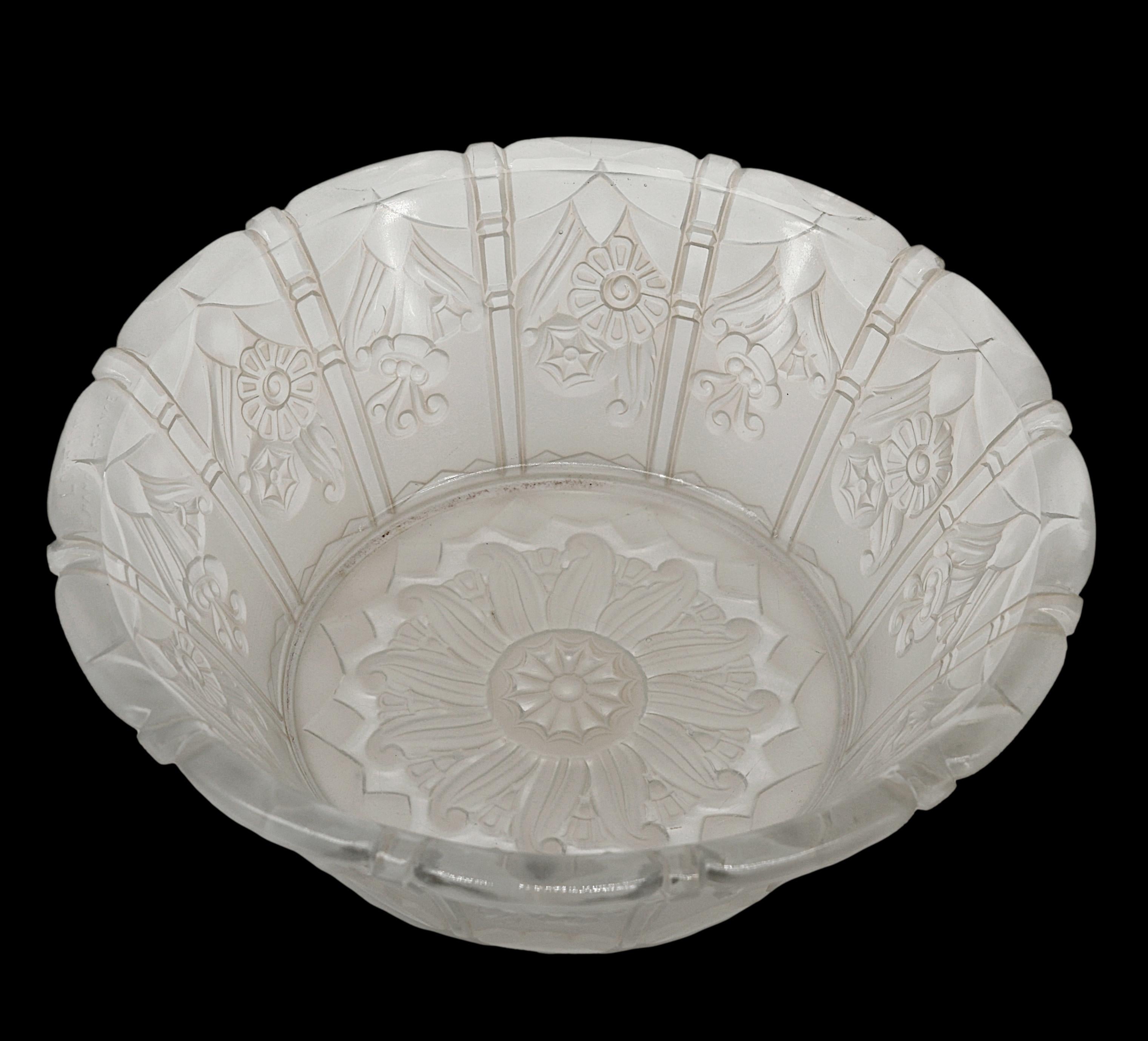 Molded Pierre d'Avesn Daum French Art Deco Fruit Bowl, Center Piece, Late 1920s For Sale