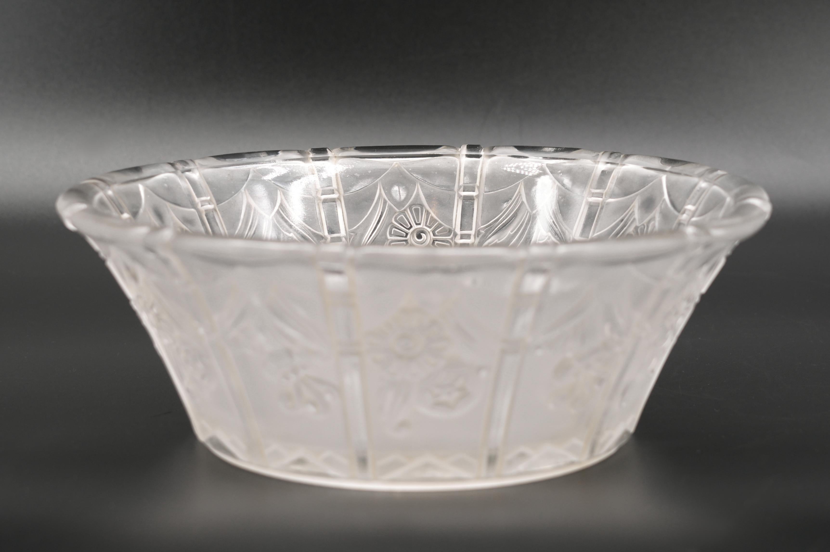 Early 20th Century Pierre d'Avesn Daum French Art Deco Fruit Bowl, Center Piece, Late 1920s For Sale