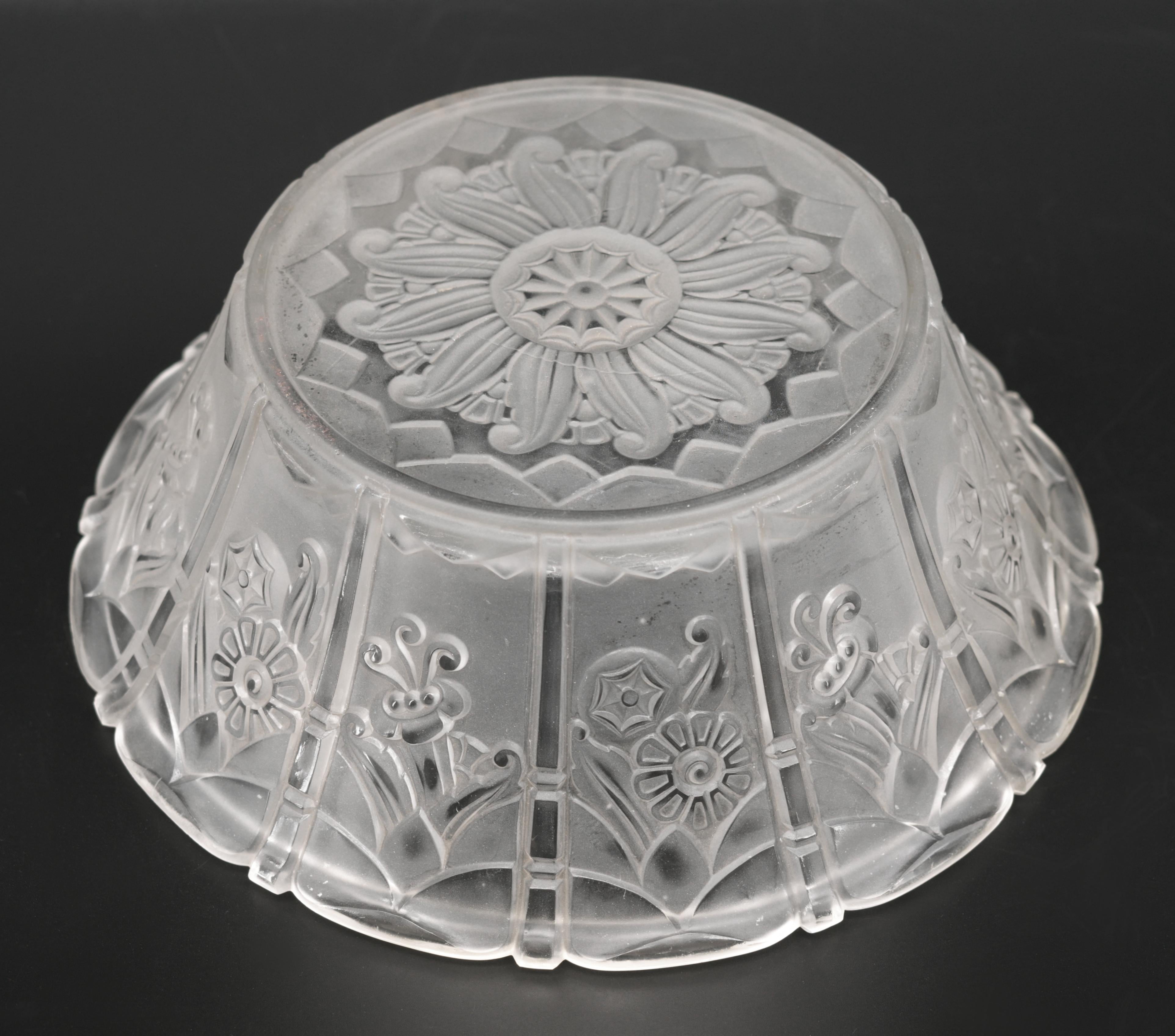 Daum French Art Deco Fruit Bowl, Center Piece, 1920 For Sale 2