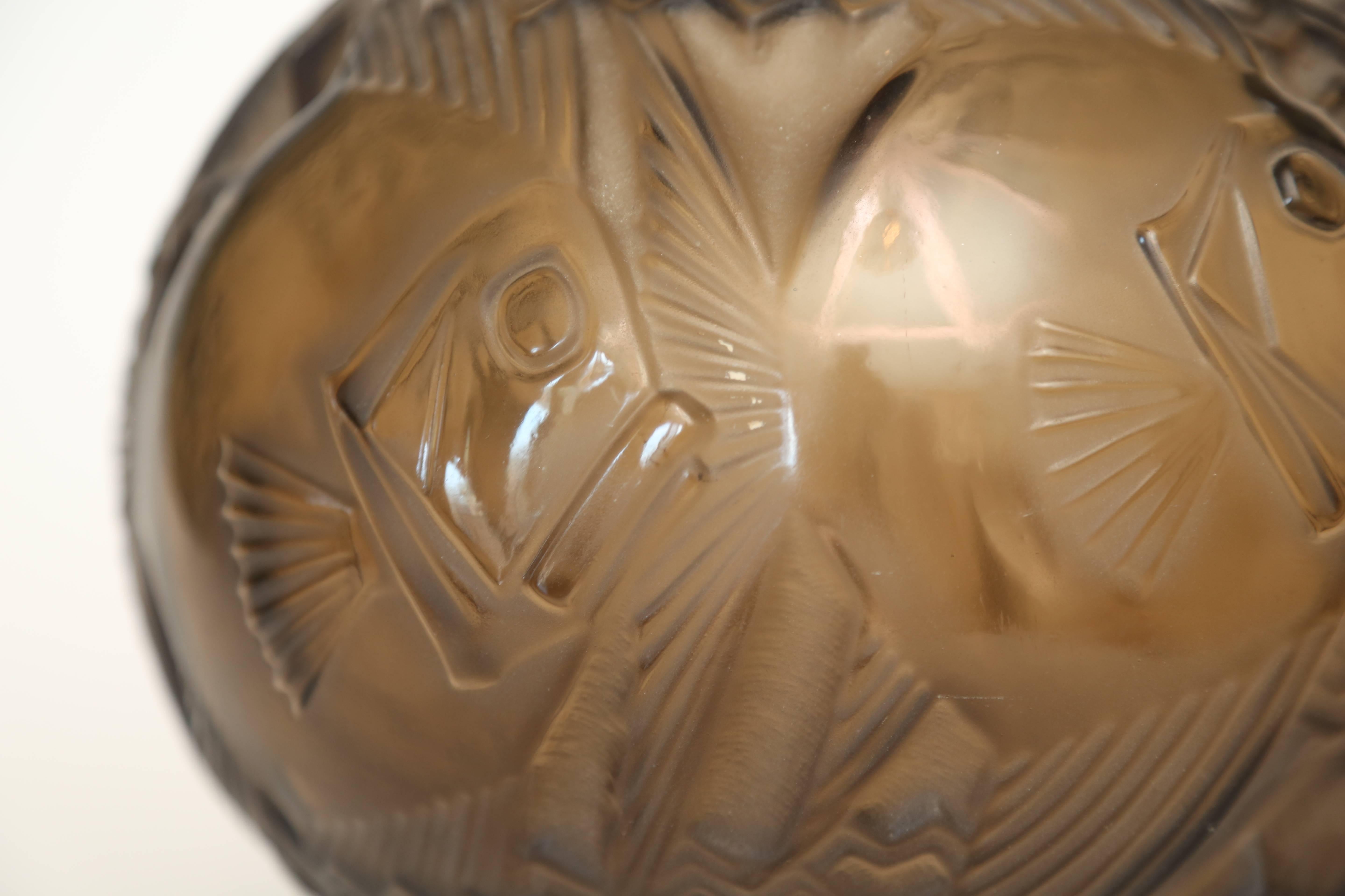 Pierre D'Avesn Poissons Vaso in vetro Art Deco In condizioni buone in vendita a New York, NY