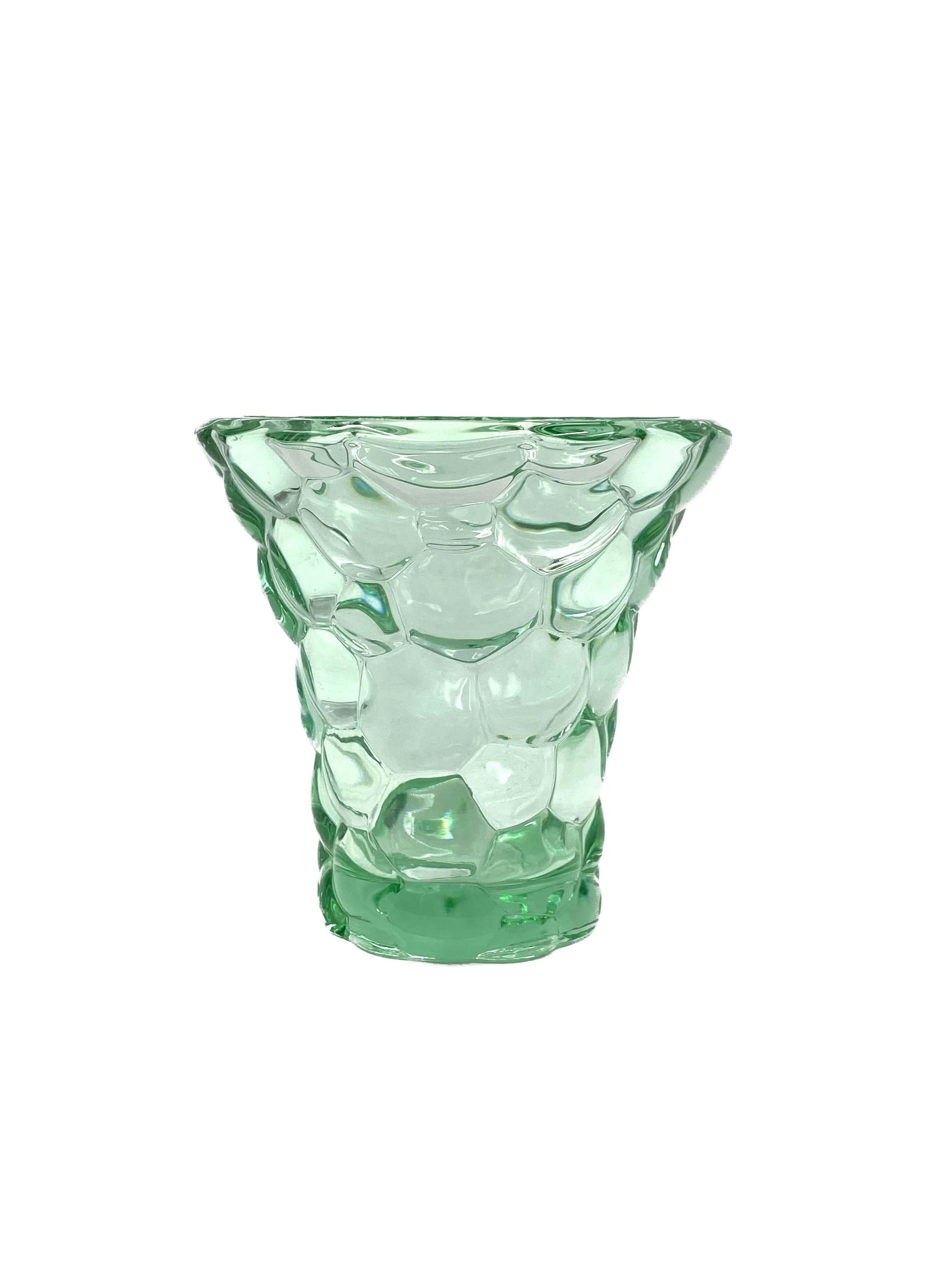 Mid-20th Century Pierre D'Avesn, Vase en cristal vert d'eau 