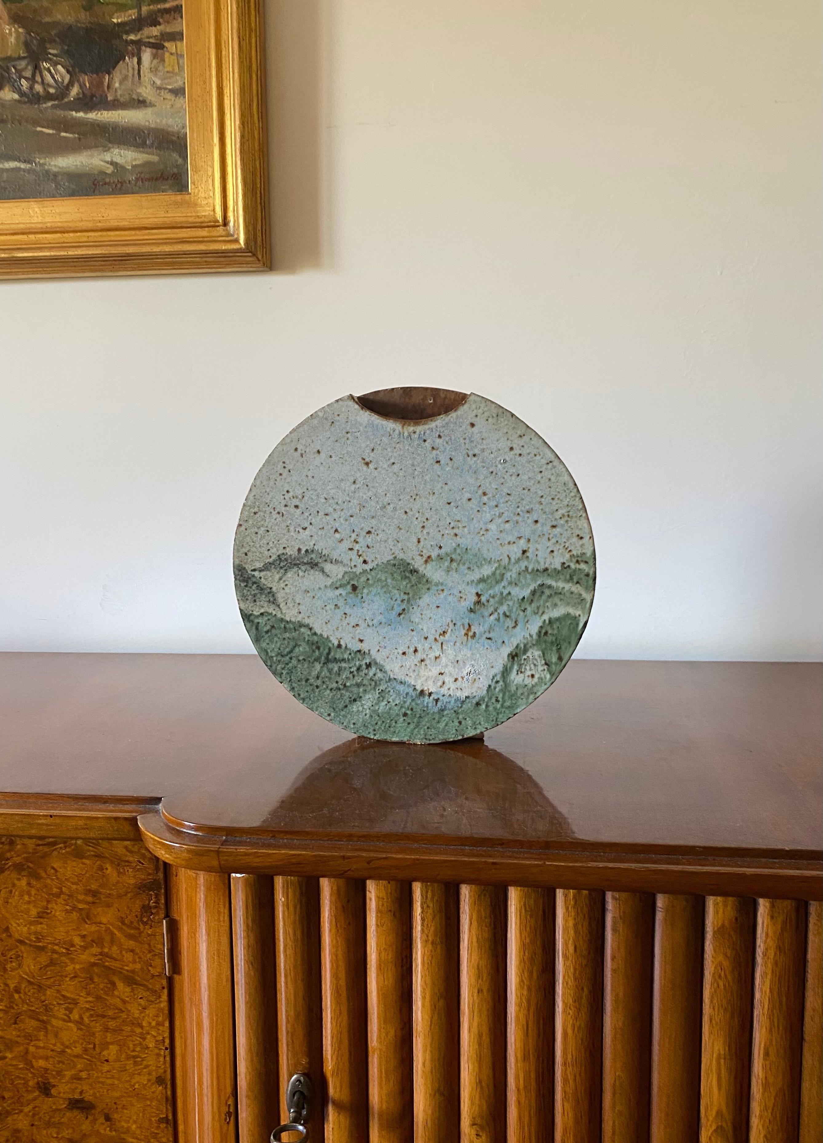 Pierre Devie, Jarrón solifleur de cerámica verde de mediados de siglo, Francia 1980 en Excelente estado para la venta en Firenze, IT