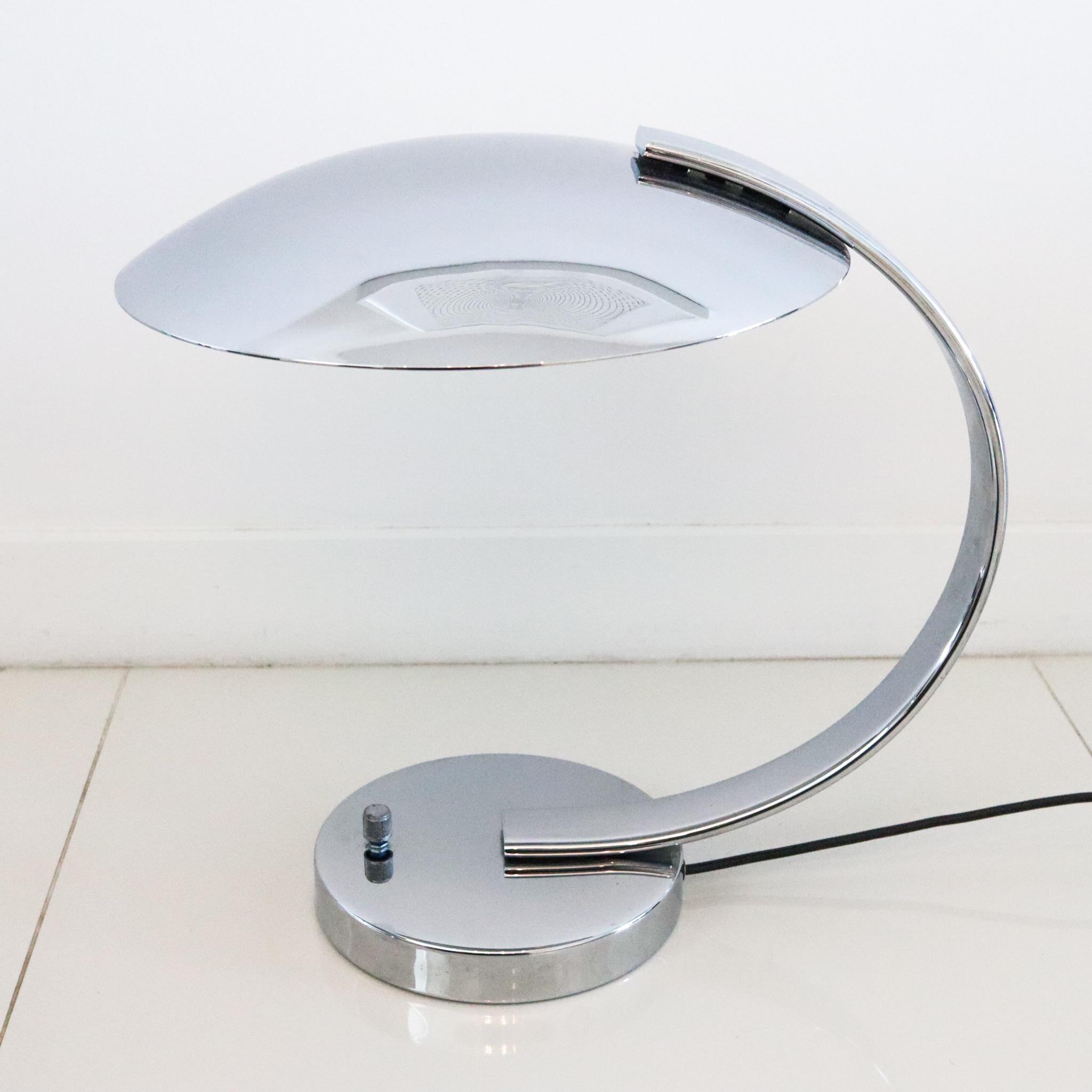 Ein Paar Aerodynamik-Schreibtischlampen aus Nickel-Chrom von Pierre Disderot, Paris 1980 im Angebot 1