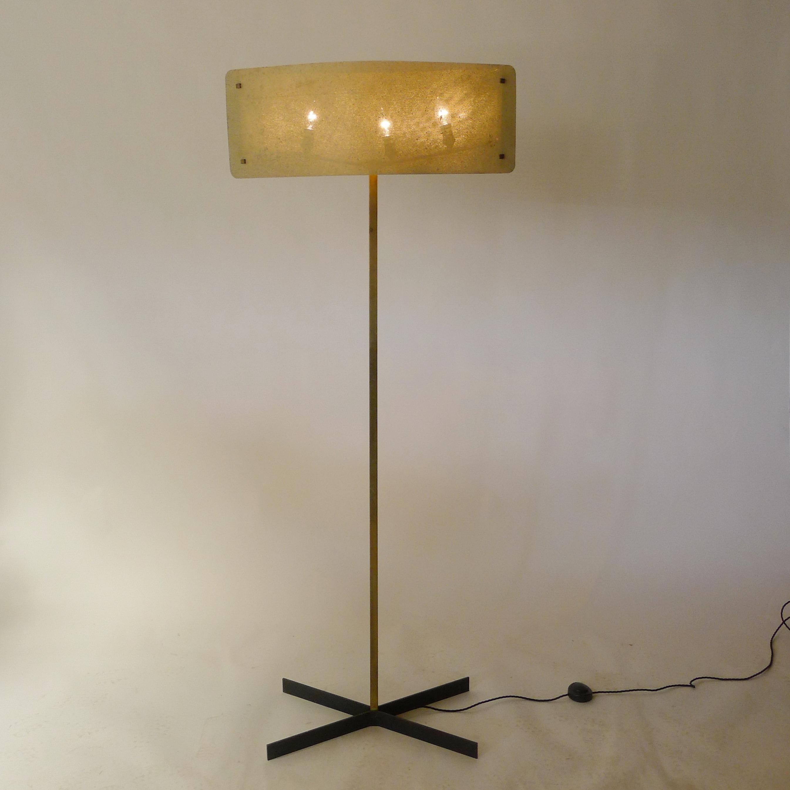 Pierre Disderot, Rara lámpara de pie con pantalla de metal perforado, Francia Años 50 en venta 3