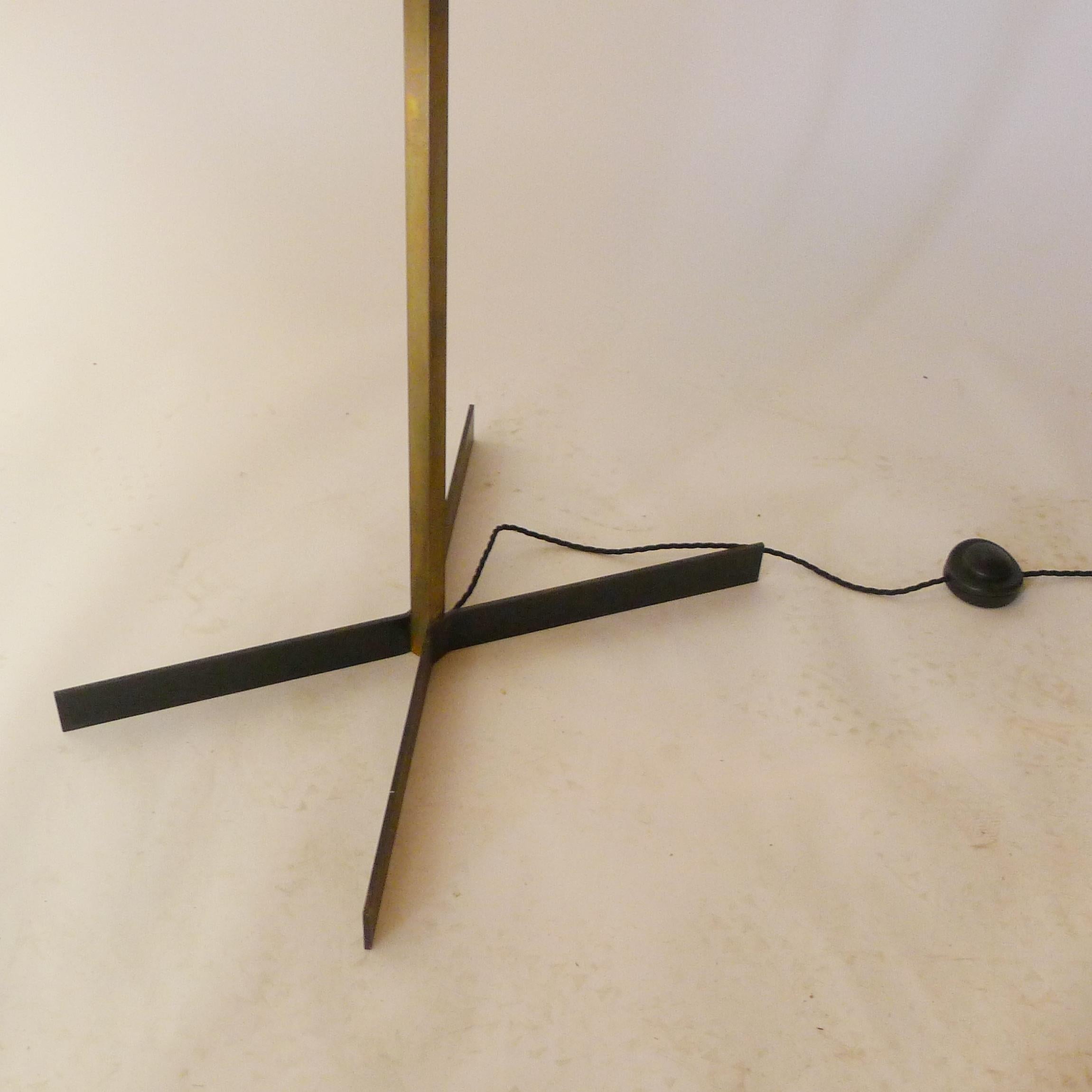 Pierre Disderot, Rara lámpara de pie con pantalla de metal perforado, Francia Años 50 en venta 5