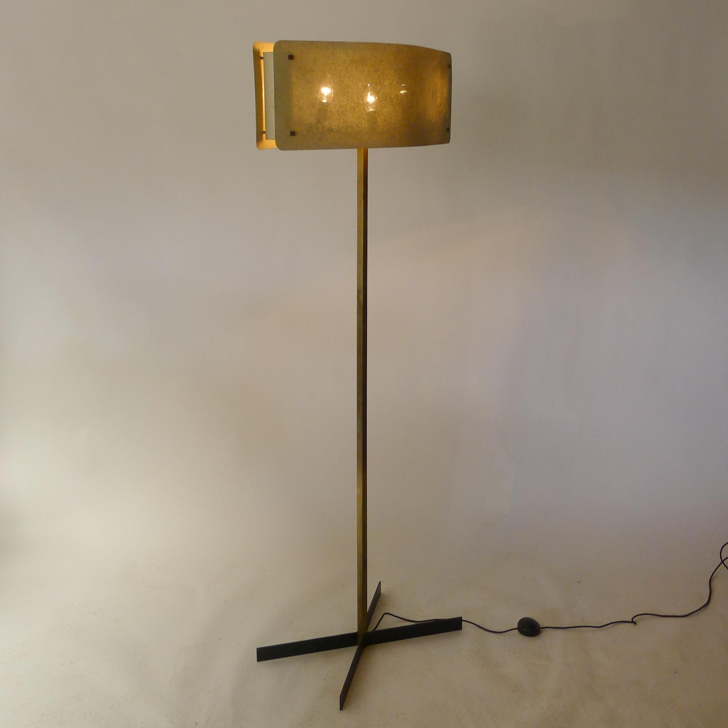 Pierre Disderot, Rara lámpara de pie con pantalla de metal perforado, Francia Años 50 en venta 6