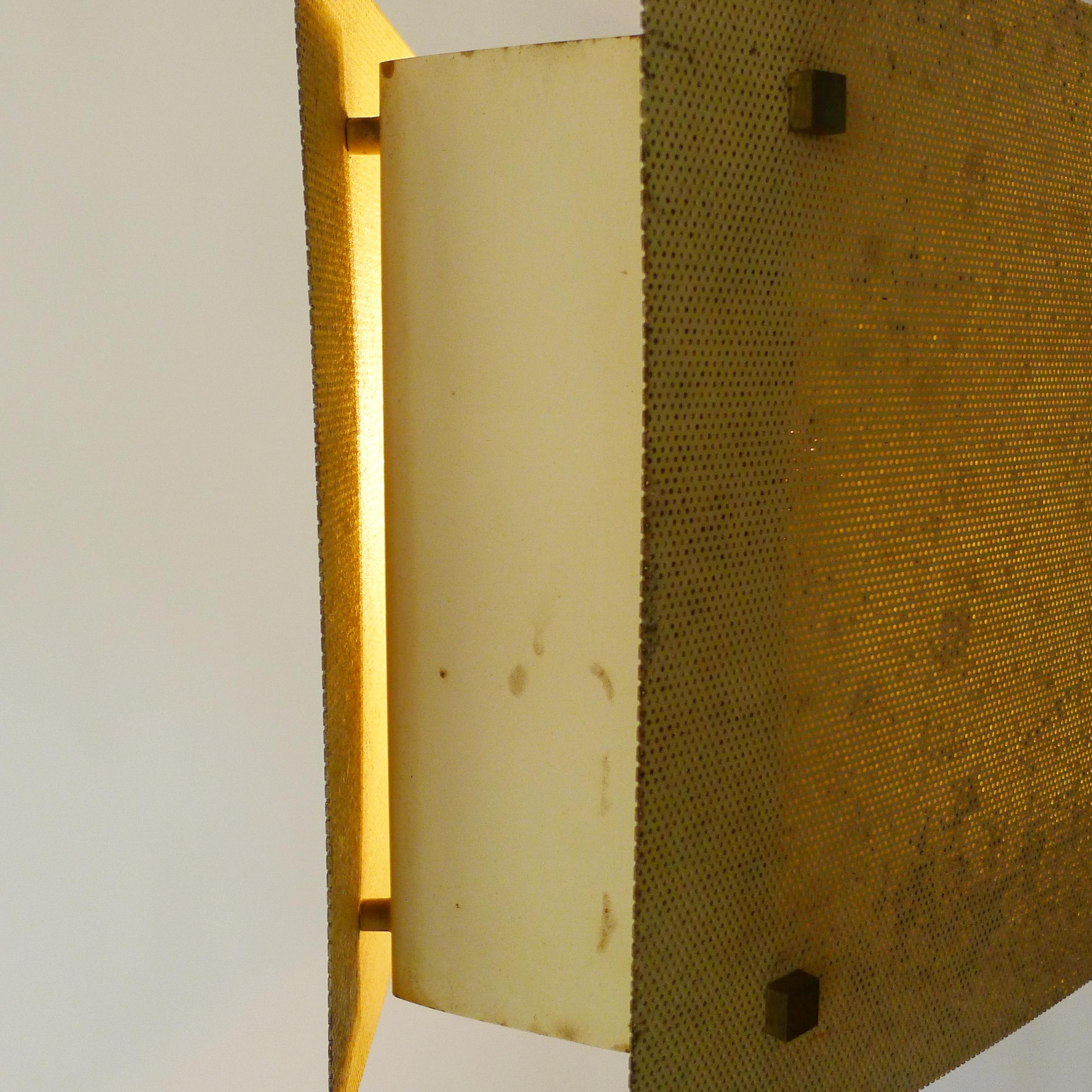 Pierre Disderot, Rara lámpara de pie con pantalla de metal perforado, Francia Años 50 en venta 8