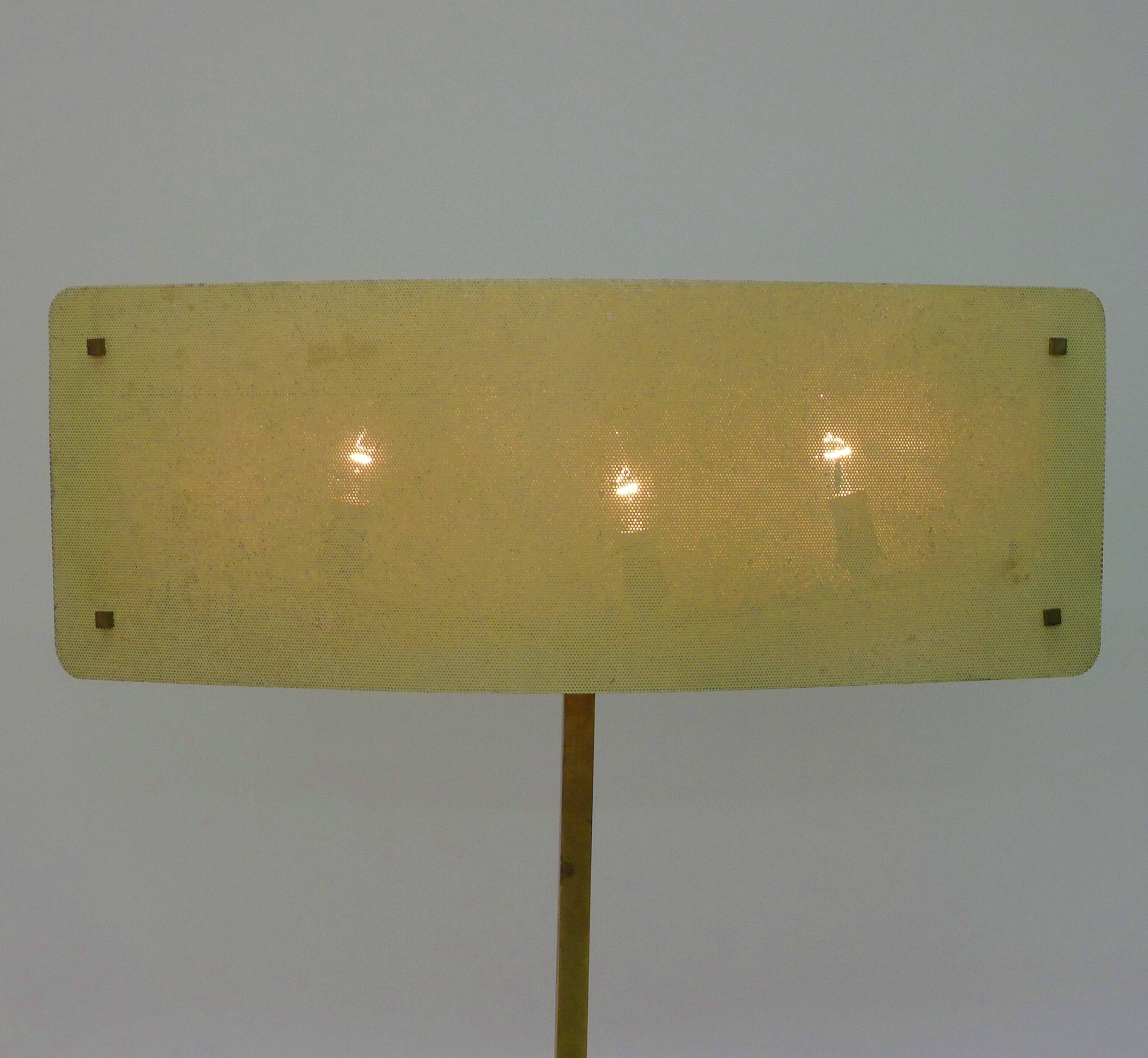 Pierre Disderot, Rara lámpara de pie con pantalla de metal perforado, Francia Años 50 Francés en venta