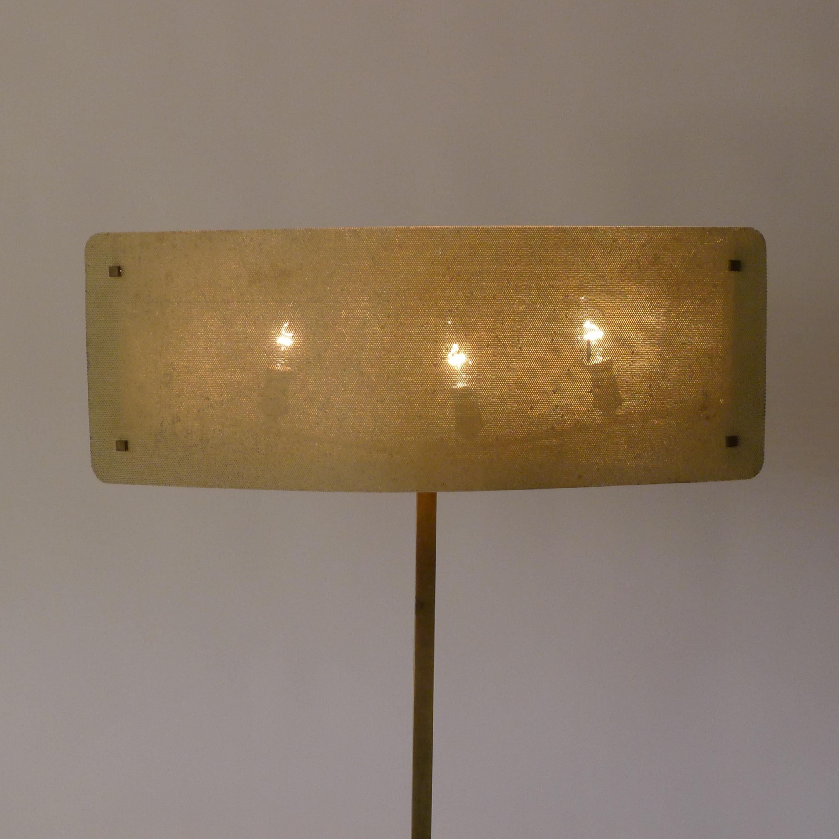 Pierre Disderot, Rara lámpara de pie con pantalla de metal perforado, Francia Años 50 en venta 2