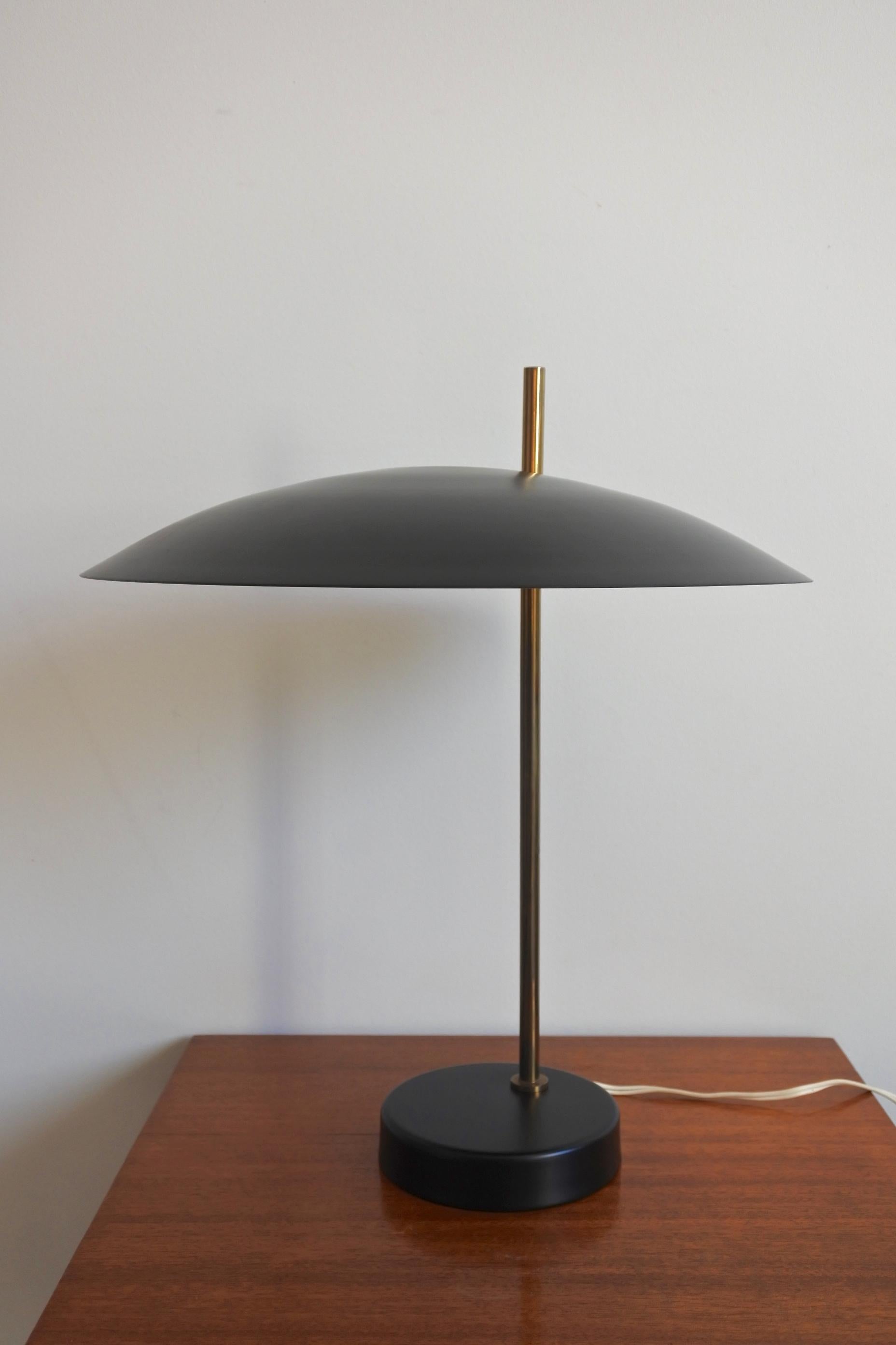 Table lamp by French designer and distributor Pierre Disderot.
Model 1013.
Brass and black lacquered metal.
Original edition from the 1950s.

Outstanding quality, original wiring and original gold varnish to the brass.

Pierre Disderot