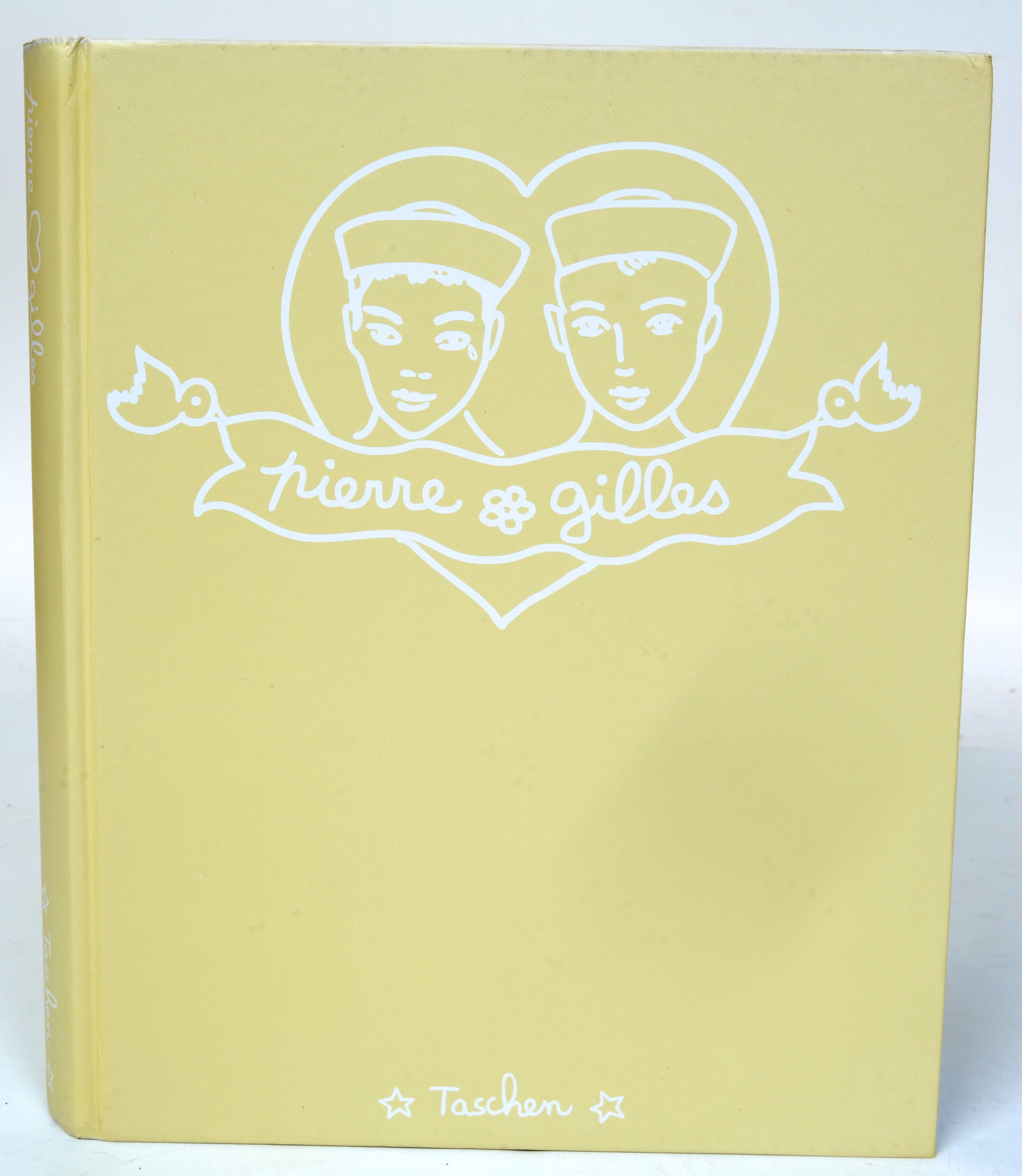 Pierre Gilles: The Complete Works, 1997. Edizione francese/inglese/tedesca di Bernard Bernard (Autore), Pierre Commoy (Fotografo) e Gilles Blanchard (Pittore). Una celebrazione sfrenata di una vita al di là della colpa e dell'espiazione. Benvenuto