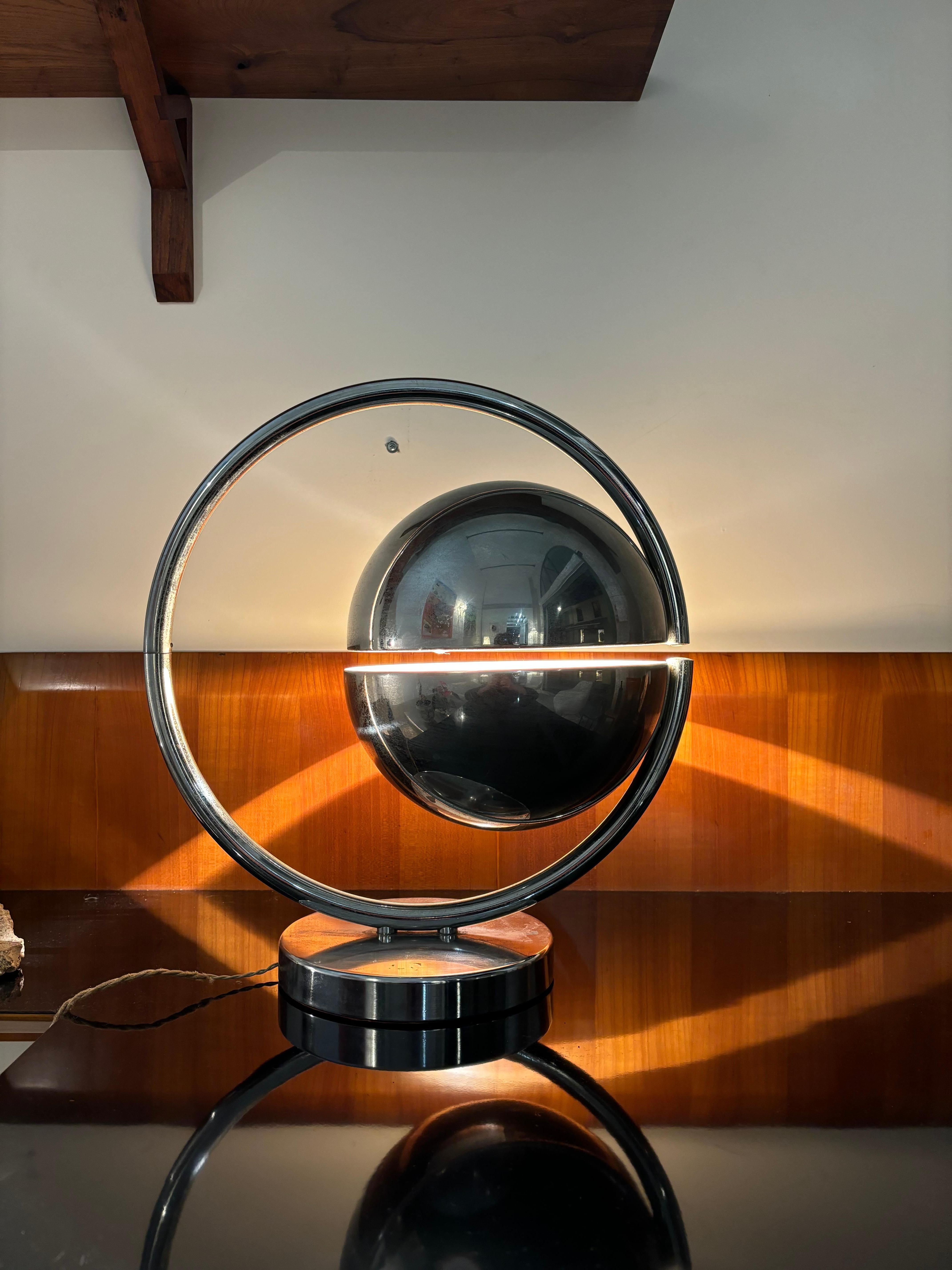 Rare table lamp call : « Astrolabe » by Pierre Folie for Jacques Charpentier edition. 