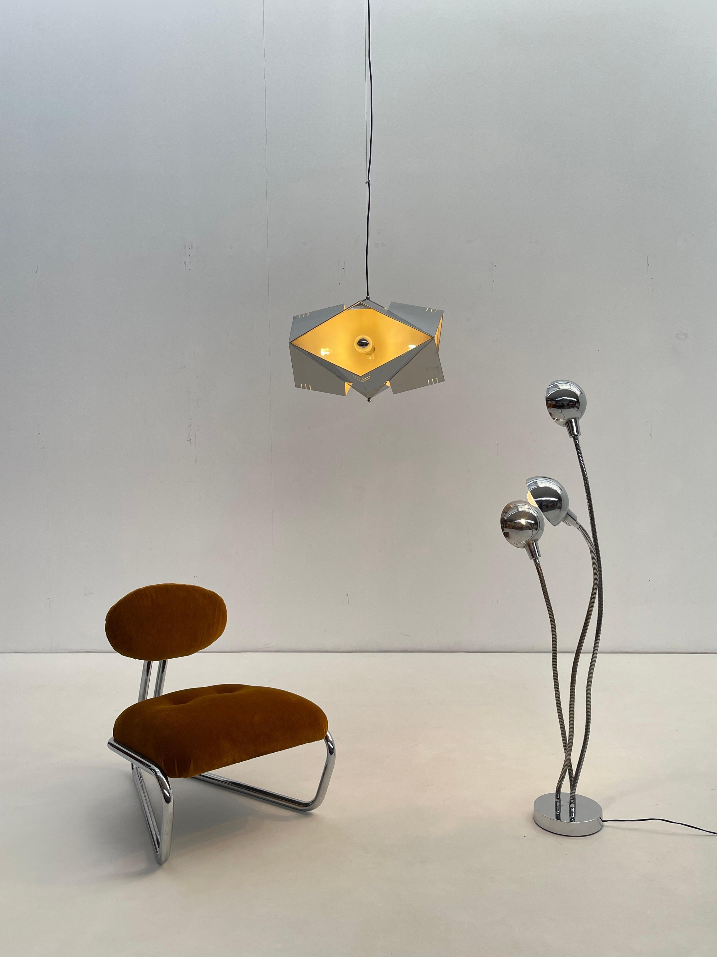 Vintage Hydra Lamp by Pierre Folie, 1970

Make a bold statement with this iconic Hydra Lamp, designed by Pierre Folie in the 1970s. A masterpiece of mid-century modern design, this sculptural floor lamp features three flexible, snake-like stems