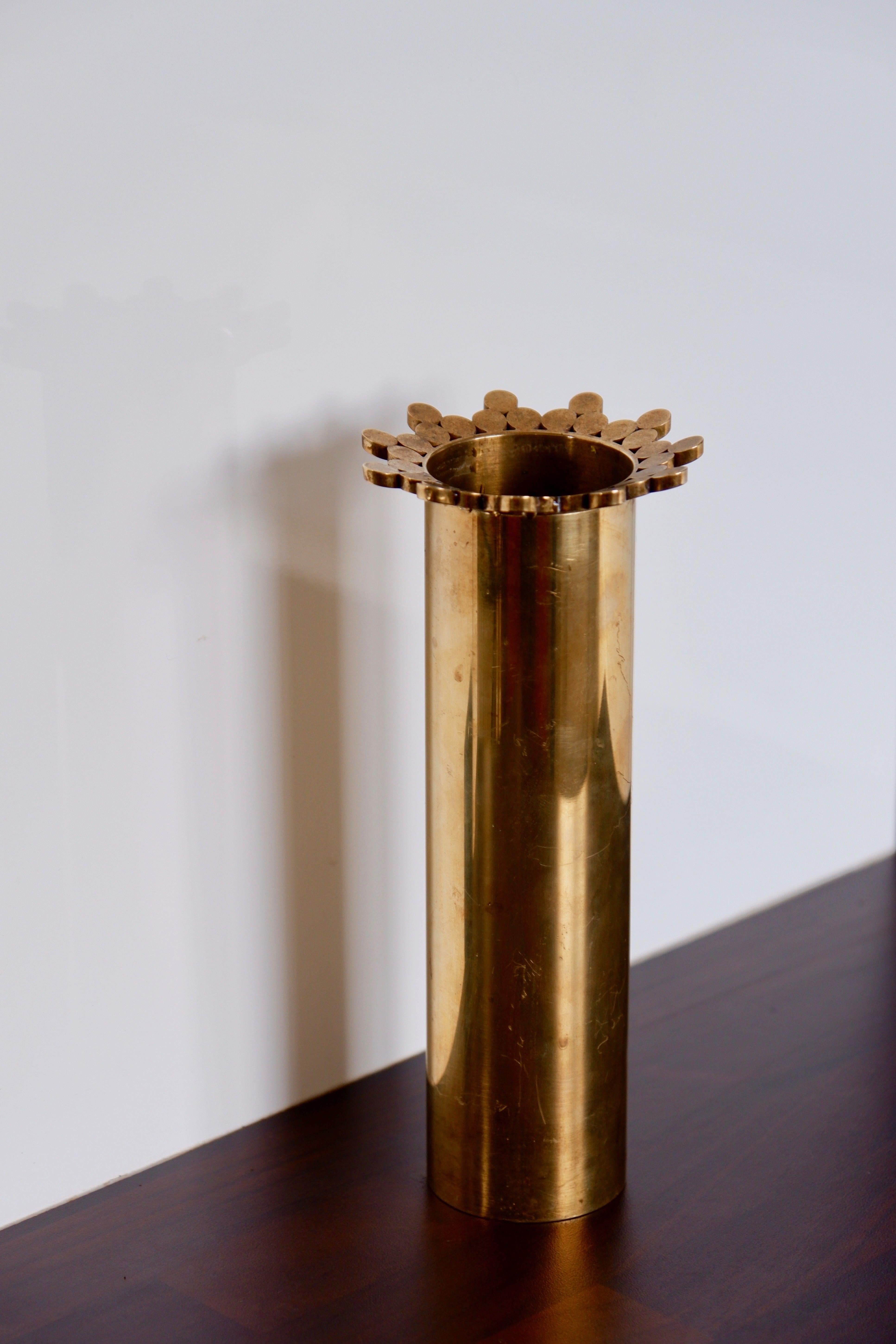 Importante vaso in ottone massiccio di Pierre Forssell per Skultuna. Forsell. in vendita 5