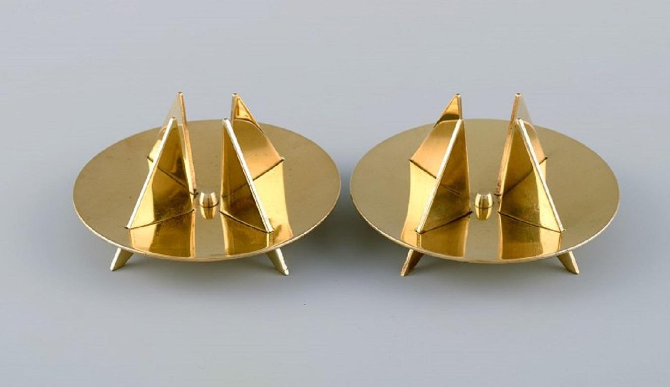 Pierre Forsell (1925-2004) for Skultuna. A pair of sculptural candlesticks in brass. Model 20. 
Swedish design, 1960s.
Measures: 10 x 6 cm.
Signed under the bottom.
In excellent condition.