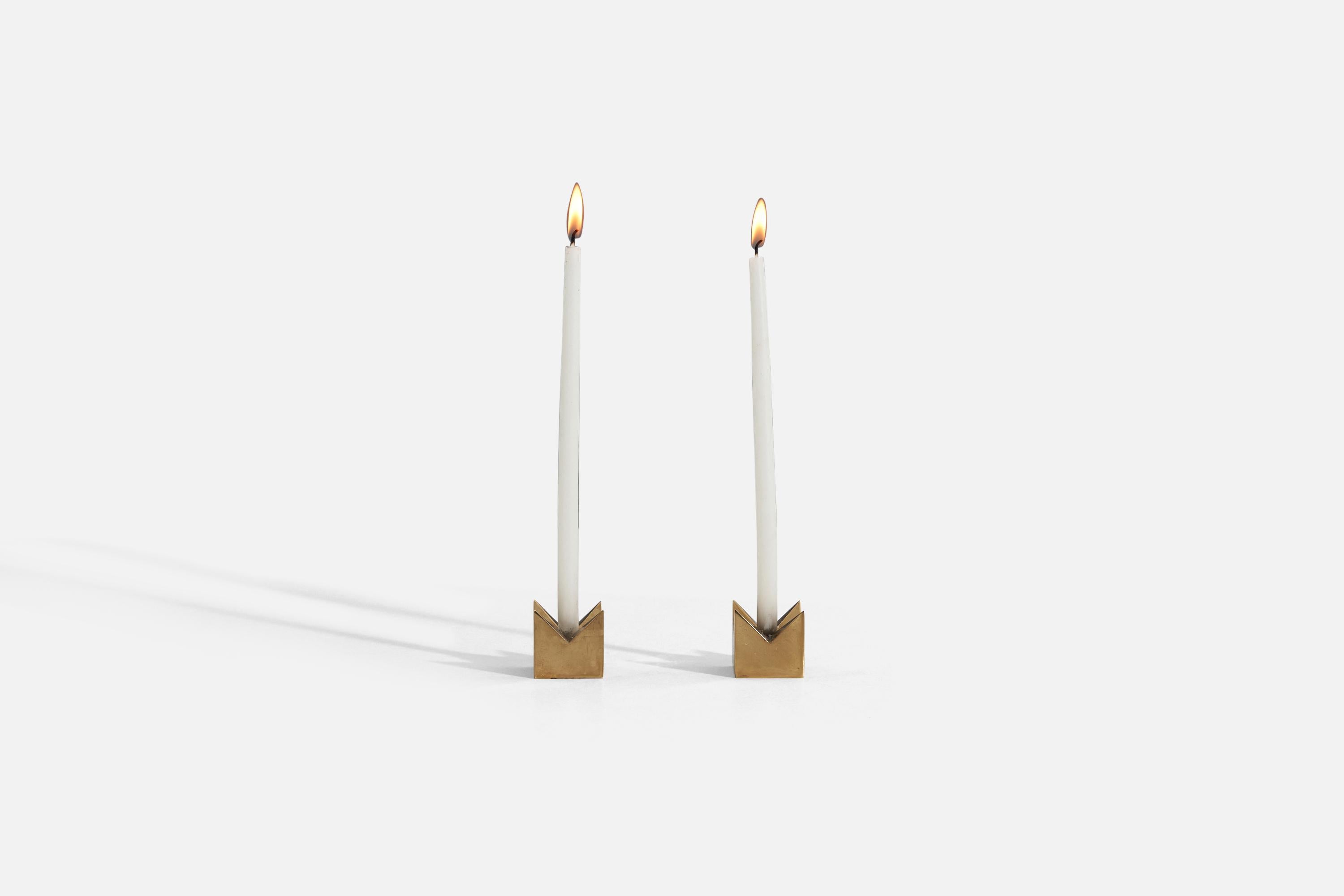 A pair of small brass candlesticks / candleholders designed by Pierre Forsell for Svenska Metallverken Skultuna, c. 1970s.