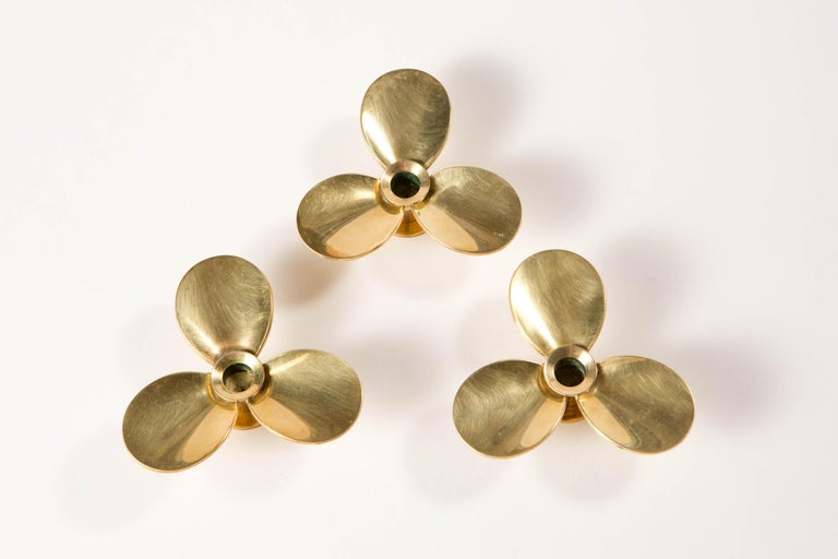 Pierre Forsell - Set of 3 Brass Propellor Candle Holders Skultuna Sweden 1960s


This set of three brass candle holders shaped in propellors, named 
