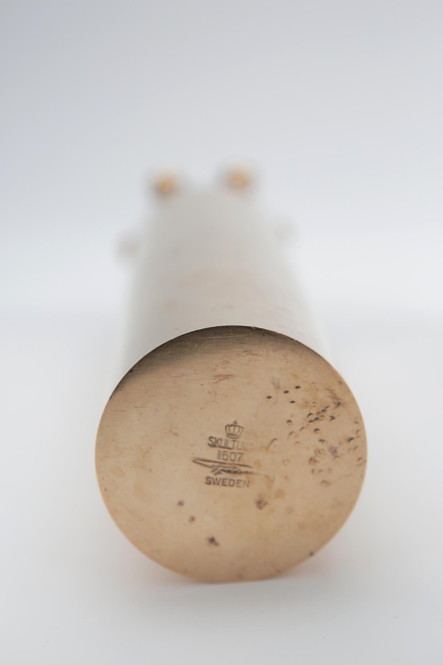 Vase en laiton massif de Pierre Forsell avec 