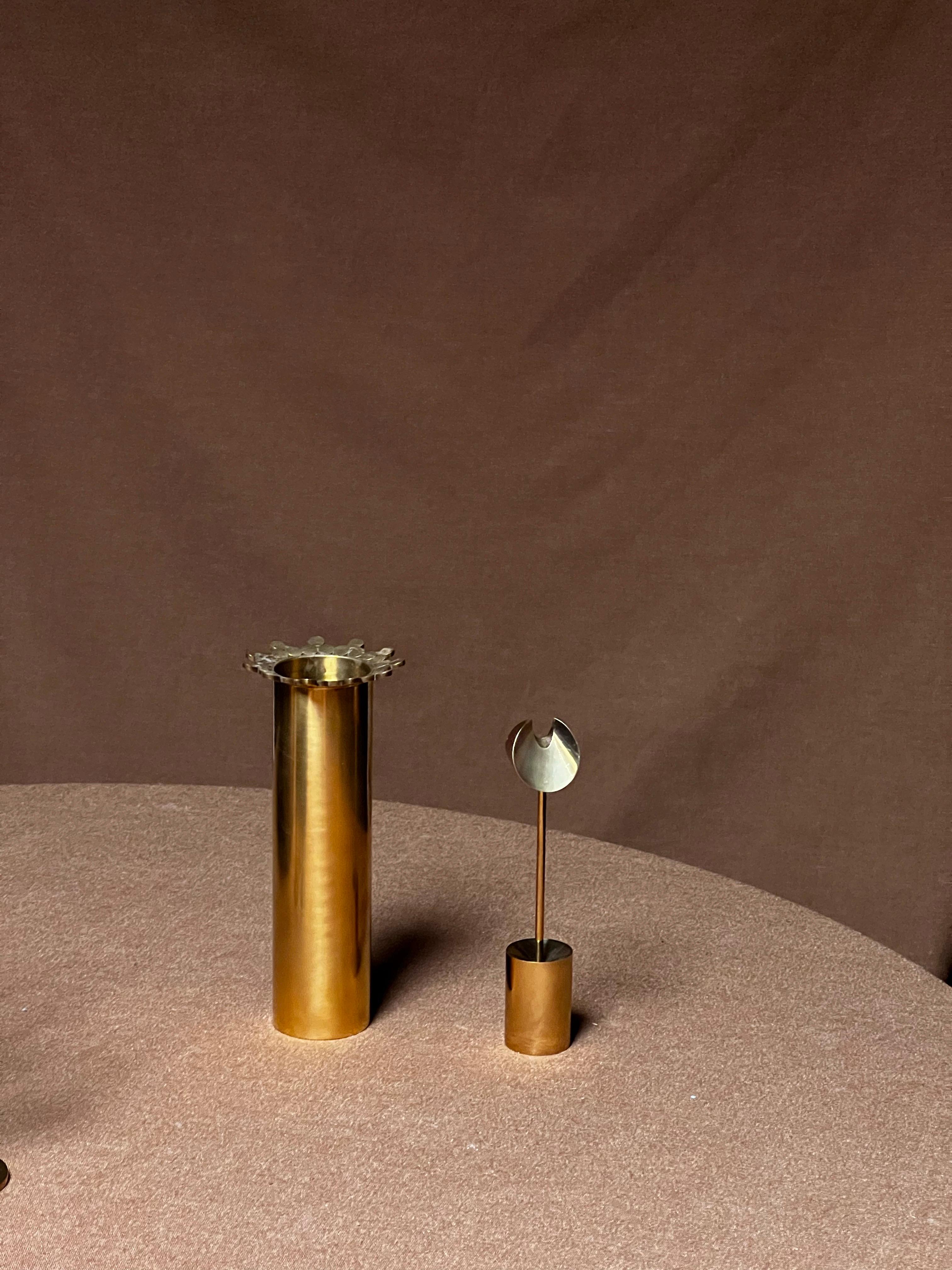 Portacandele in ottone Pierre Forssell Realizzati a mano a Skultuna in Svezia. Brancusi in vendita 4