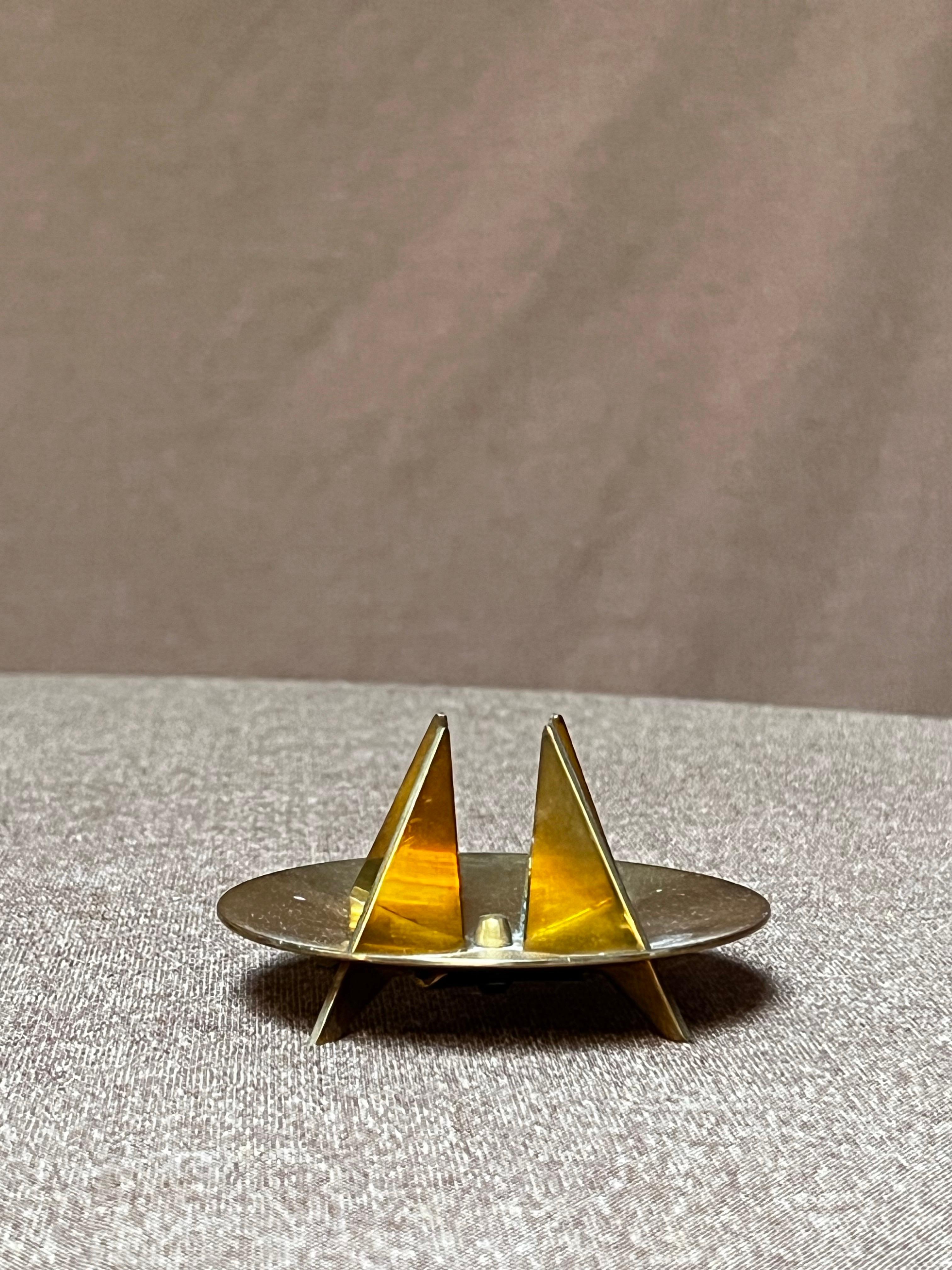 Svedese Portacandele in ottone Pierre Forssell Realizzati a mano a Skultuna in Svezia. Brancusi in vendita