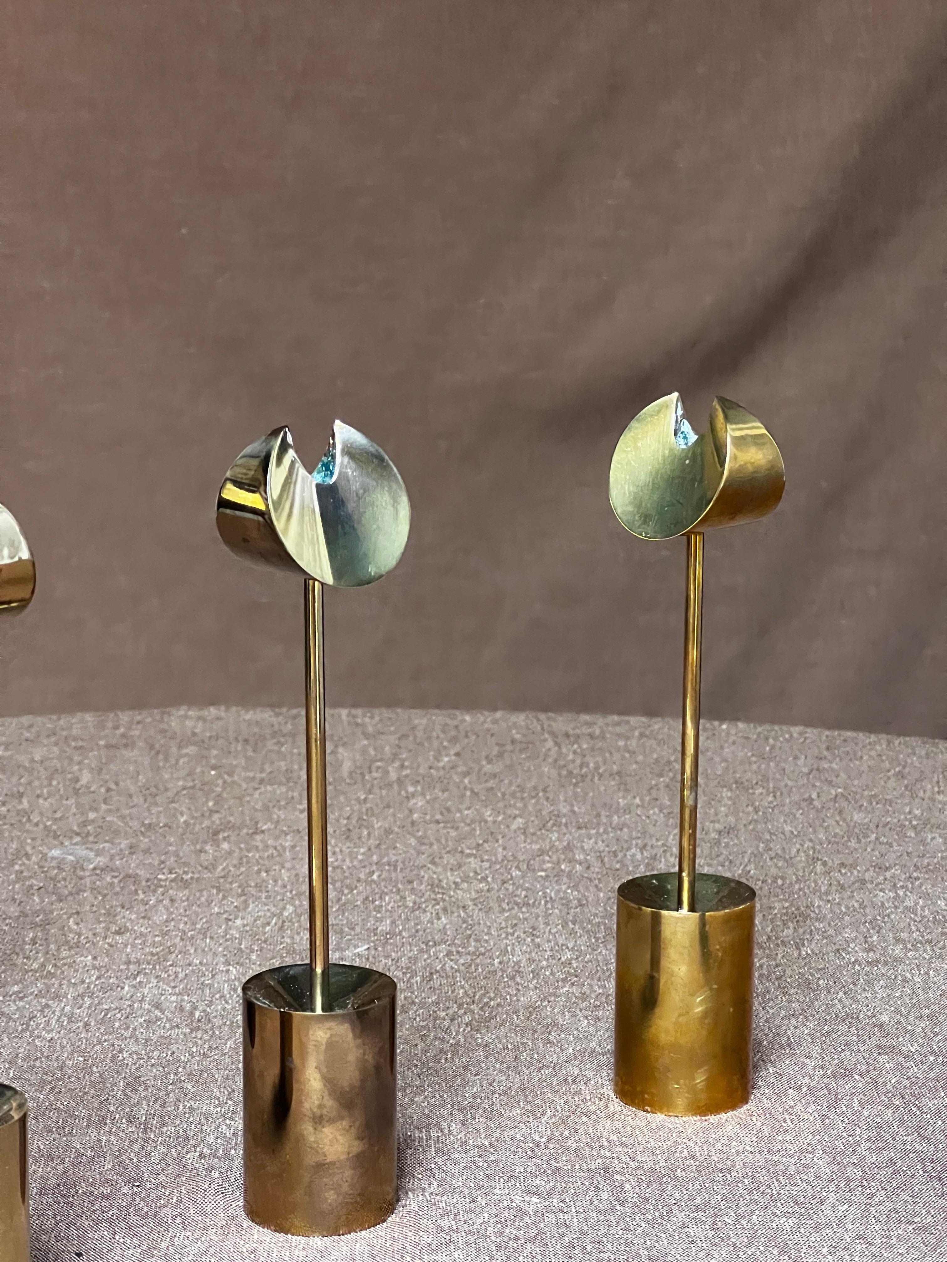 Fine XX secolo Portacandele in ottone Pierre Forssell Realizzati a mano a Skultuna in Svezia. Brancusi in vendita