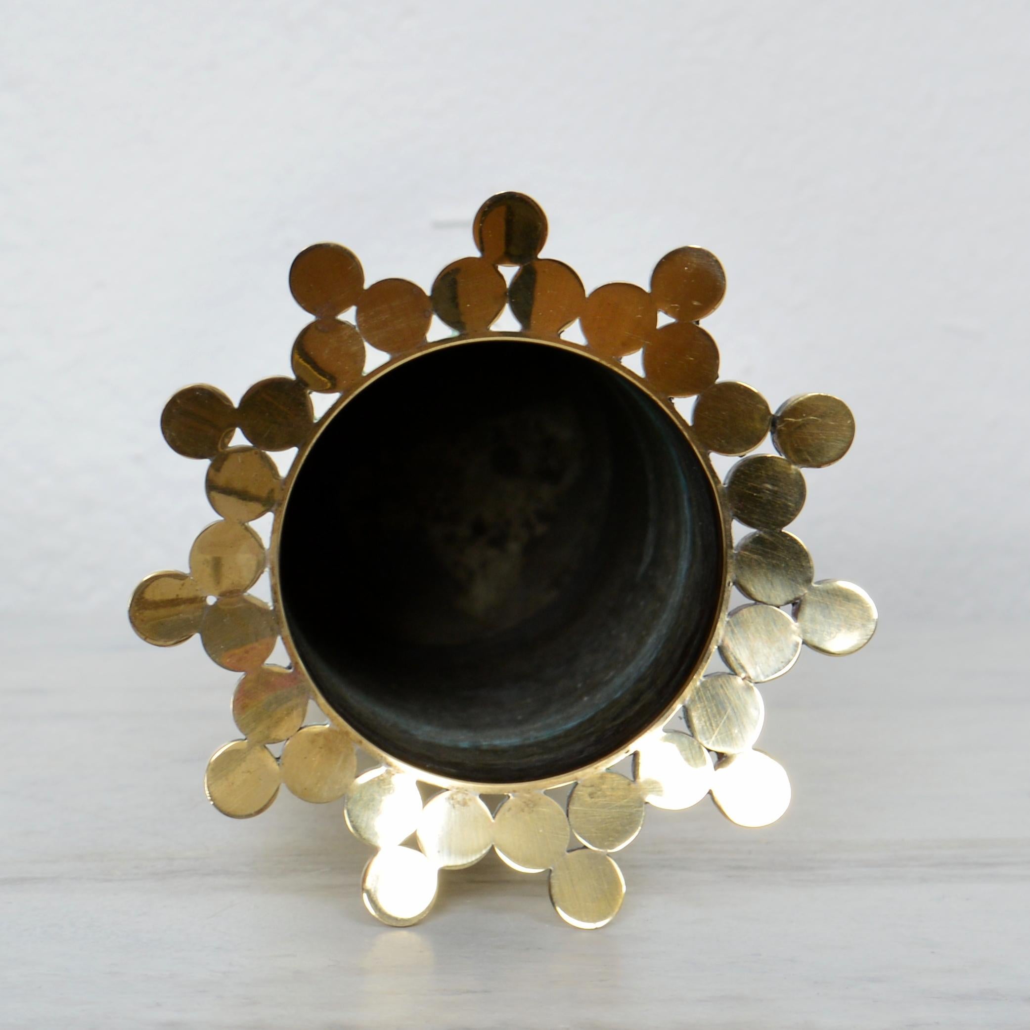 Pierre Forssell Brass Vase Produced by hand in Skultuna Sweden im Zustand „Gut“ im Angebot in Stockholm, SE