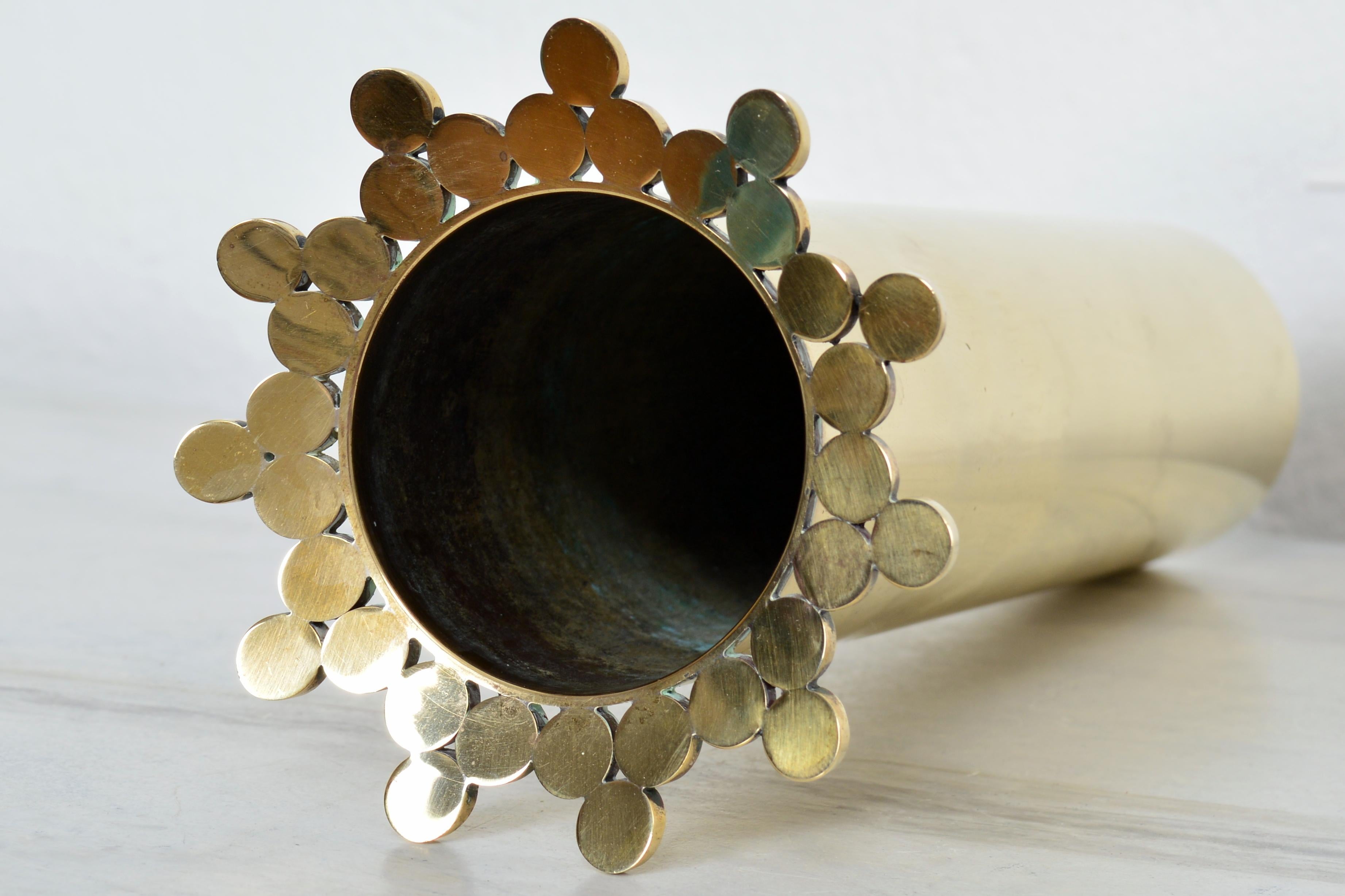 Pierre Forssell Brass Vase Produced by hand in Skultuna Sweden (Ende des 20. Jahrhunderts) im Angebot