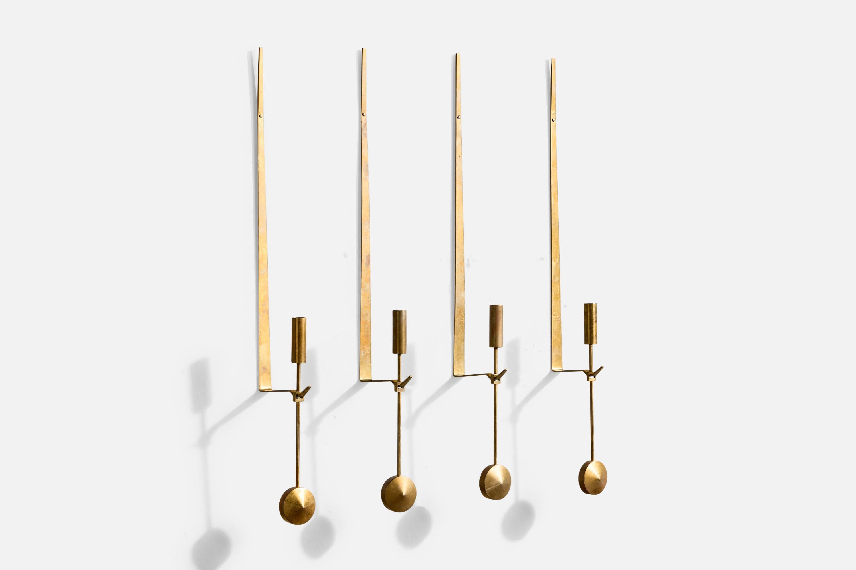 Juego de cuatro apliques de vela diseñados por Pierre Forssell y producidos por Skultuna, Suecia, c. 1960.

Dimensiones totales: 19,25