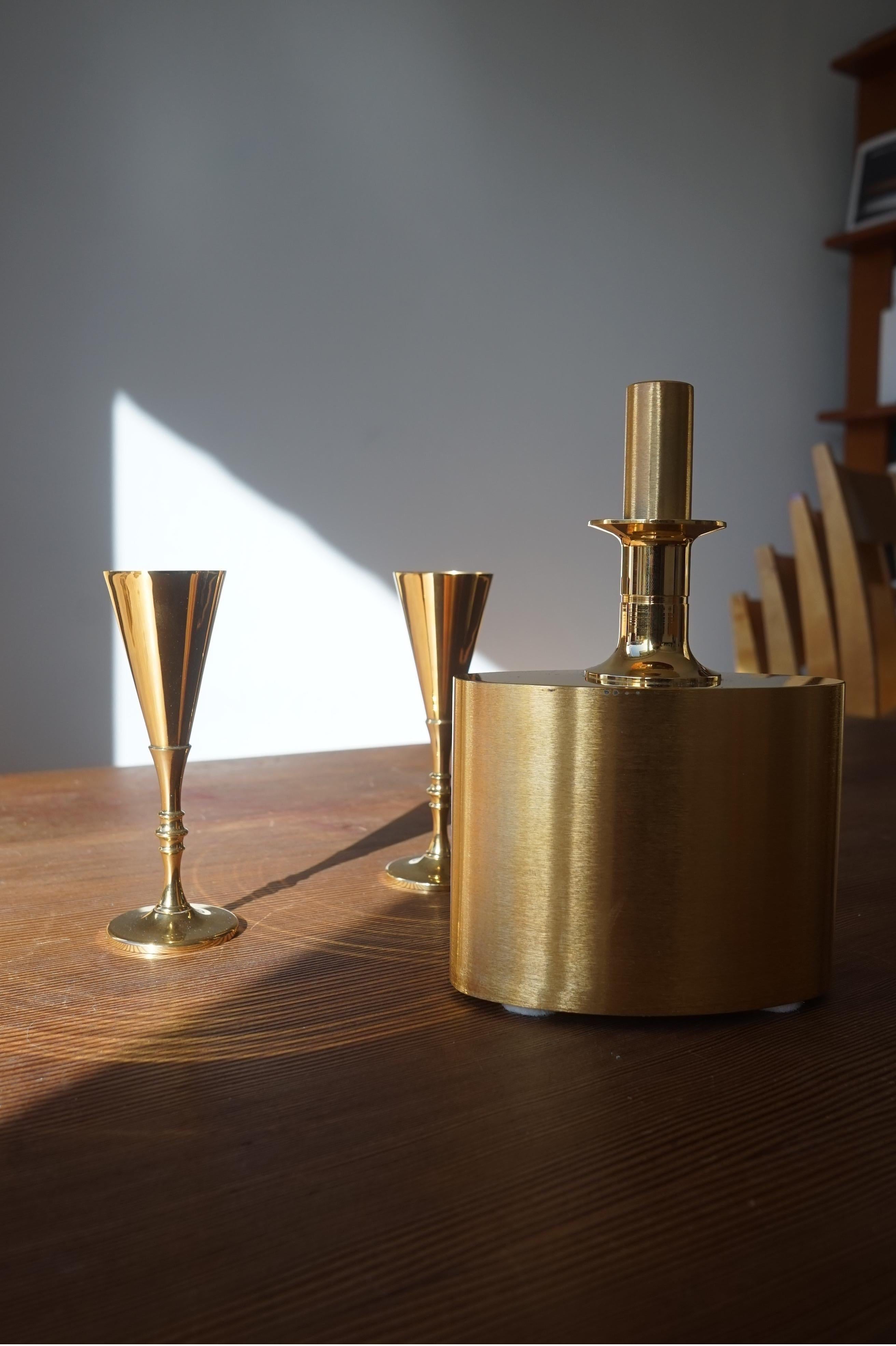 Pierre Forssell decanter in 24 carat gold plating with two cups in brass all manufactured by Skultuna.
The decanter is designed by the Swedish designer Pierre Forssell, the brass cups are designed by skultuna’s own in house designers.

Pierre