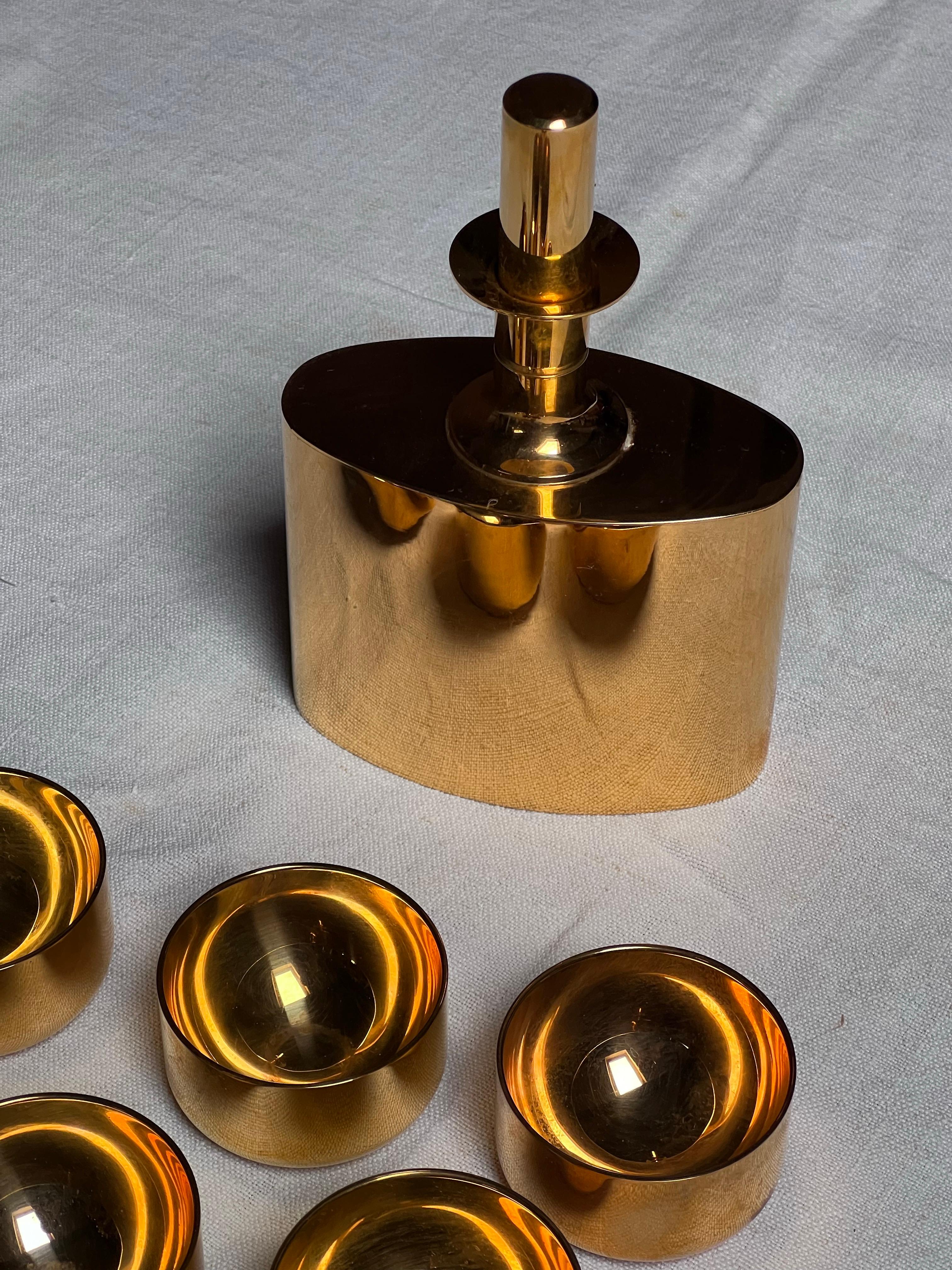 Svedese Caraffa placcata in oro Pierre Forssell Realizzata a mano a Skultuna in Svezia. Brancusi in vendita