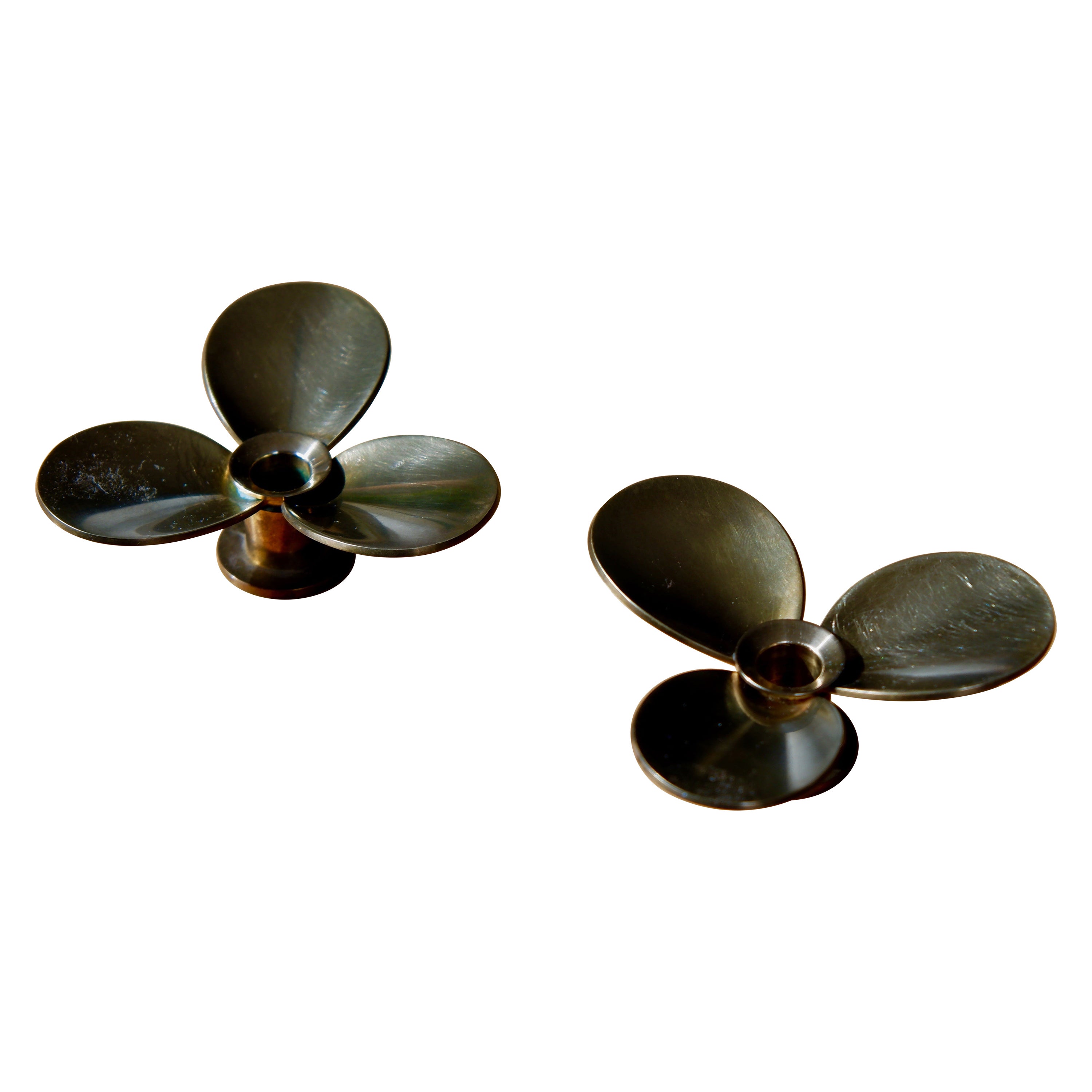Pierre Forssell, paire de chandeliers anciens pour Skultuna, vers 1970. Forsell