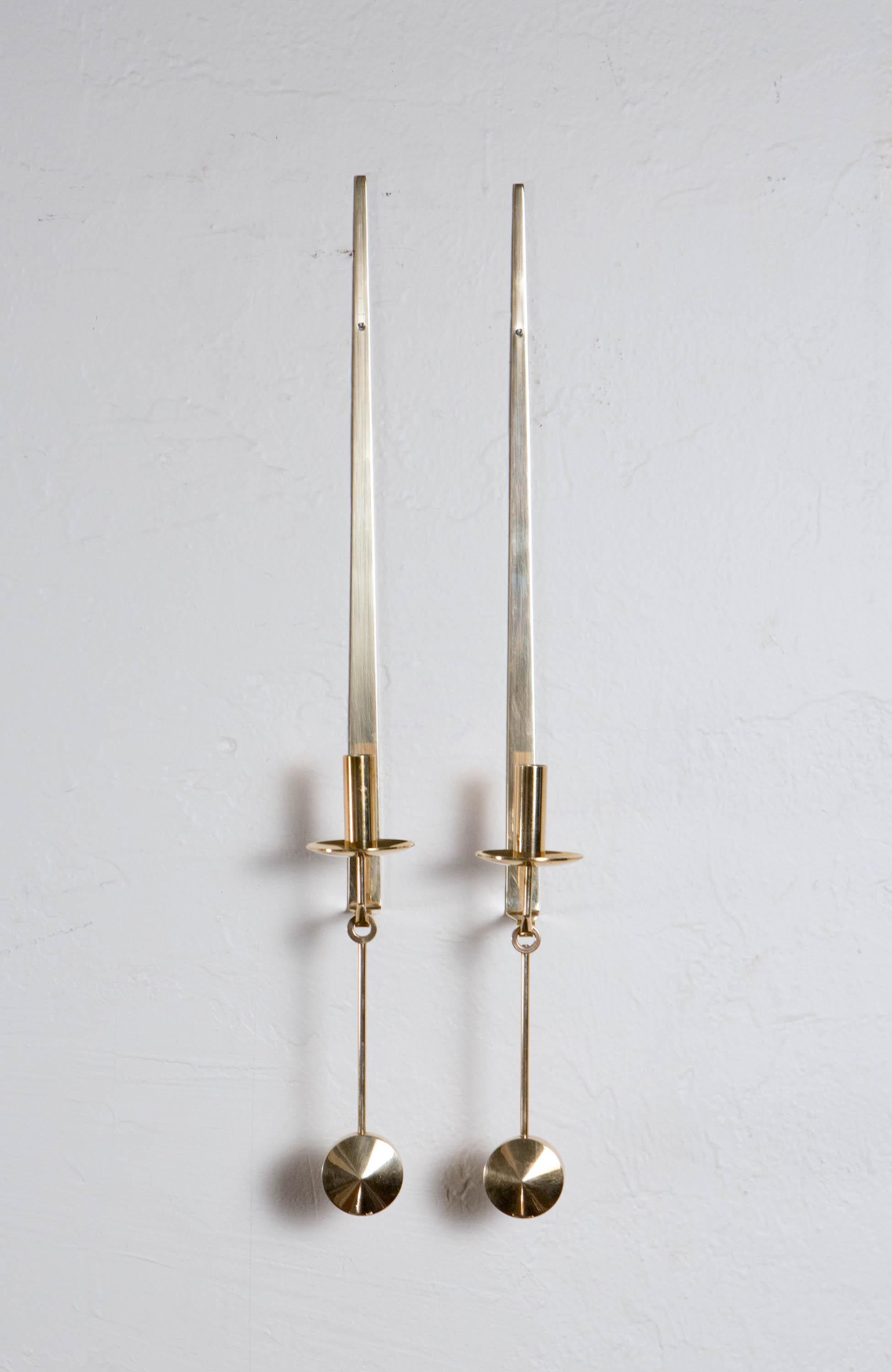Pierre Forssell - Pair of Pendel Wall Candleholders for Skultuna, Sweden, 1960s

This is a pair of elegant Pierre Forsell designed brass Pendel wall sconce. This is the rarer version comes with th bobeche (wax catcher rim)

Made by Skultuna,