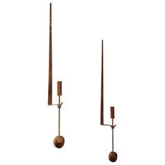 Pierre Forssell, Skultuna, candelieri da parete in ottone "Pendel", The Modern Scandinavian