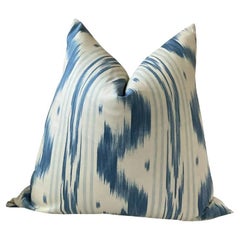 Cuscino Pierre Frey "Toiles De Nantes" in Ancien Bleu con imbottitura in piuma d
oca da 16 pollici