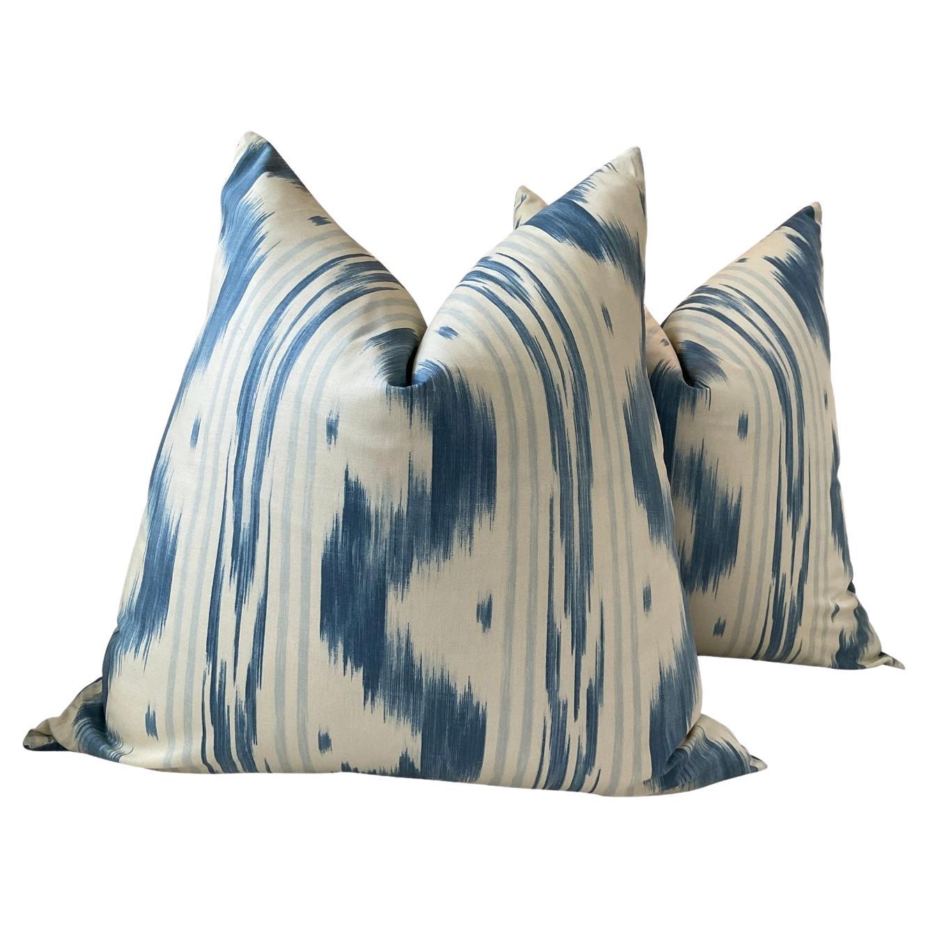 Almohadas rellenas de plumón Pierre Frey "Toiles De Nantes" en Bleu Ancien 22" - un par
