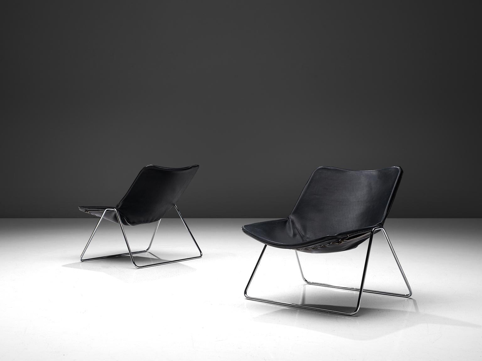 Pierre Guariche for Airborne, set of two G1 lounge chairs, lacquered steel and black leather, design from 1953.

This wonderful set of G1 Lounge chairs are designed by Pierre Guariche in 1953 for Airborne. The simplistic and modern design consist