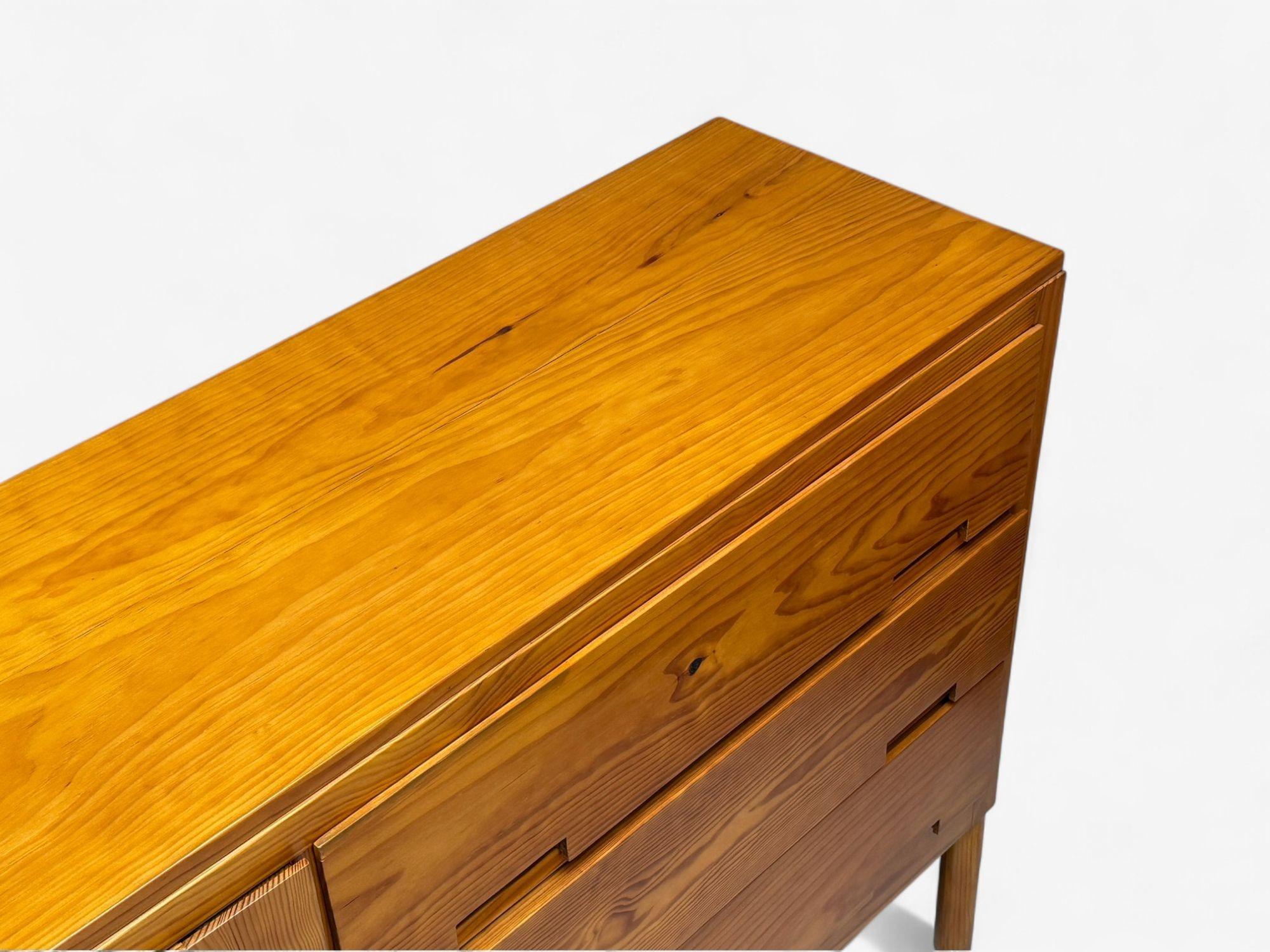 Pierre Gautier-Delaye, moderne français, pin, rares commodes, France, 1957 en vente 4
