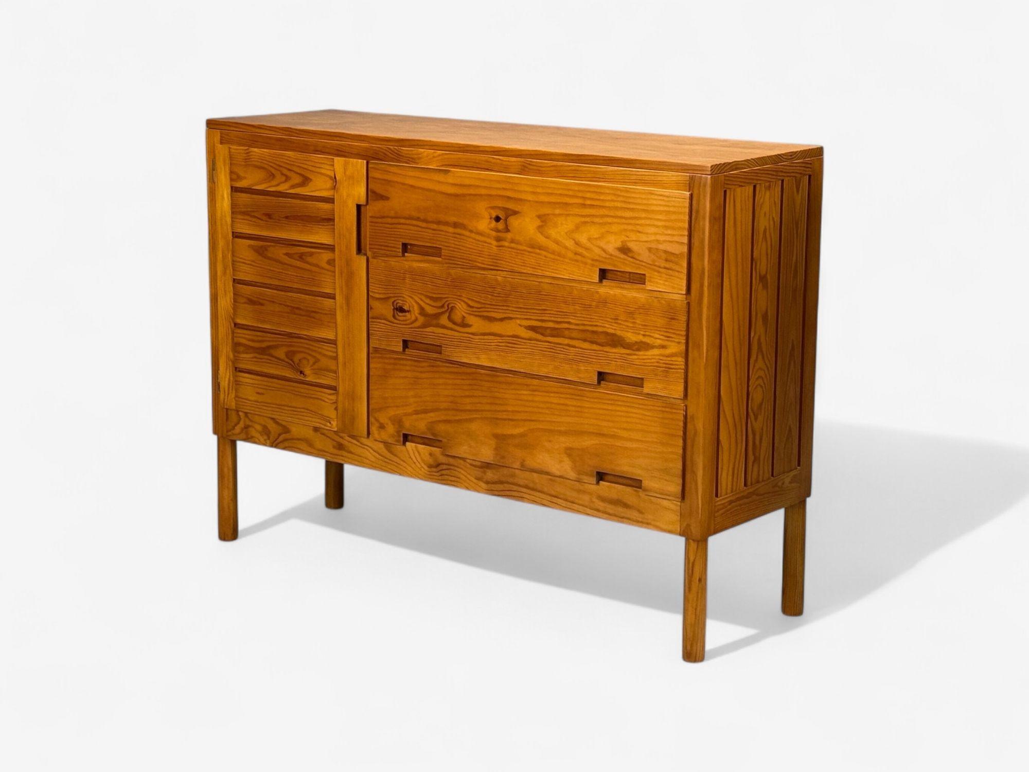 Mid-Century Modern Pierre Gautier-Delaye, moderne français, pin, rares commodes, France, 1957 en vente