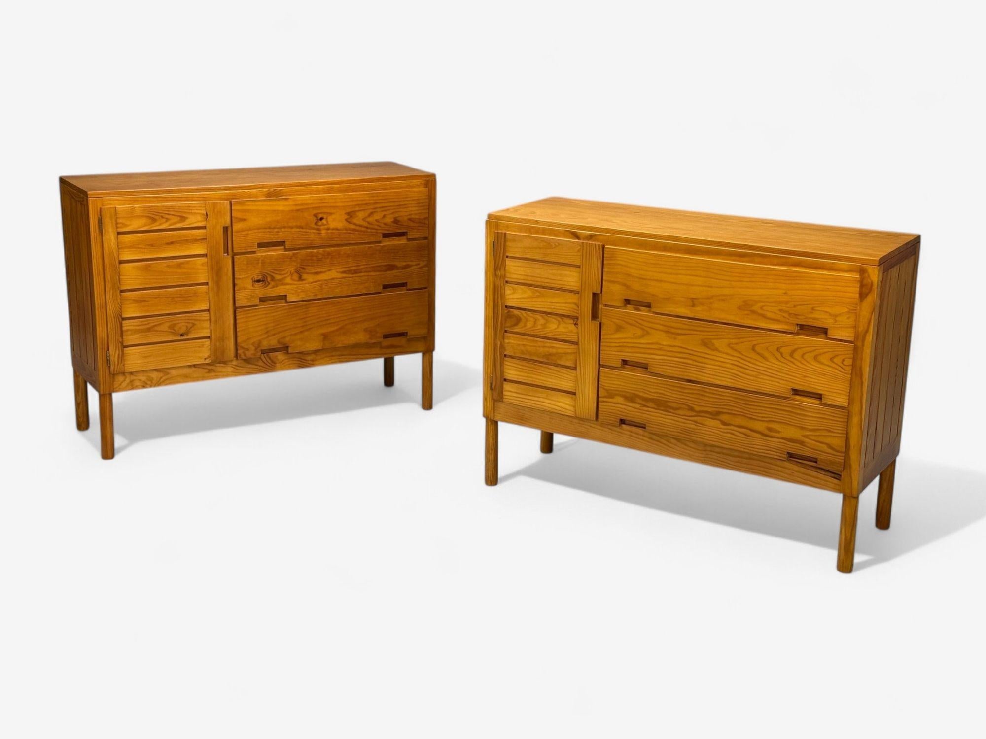 Français Pierre Gautier-Delaye, moderne français, pin, rares commodes, France, 1957 en vente