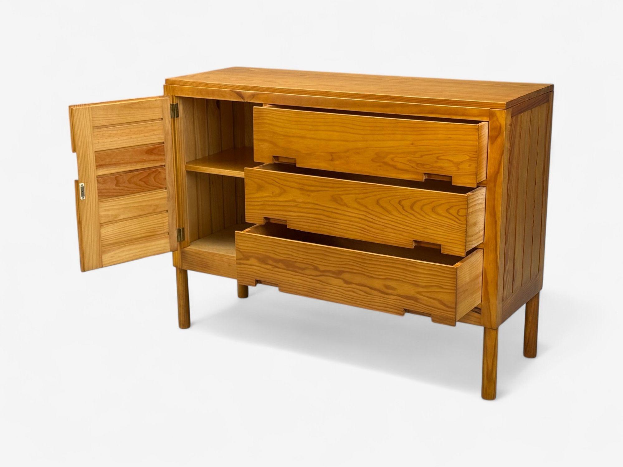 Pin Pierre Gautier-Delaye, moderne français, pin, rares commodes, France, 1957 en vente