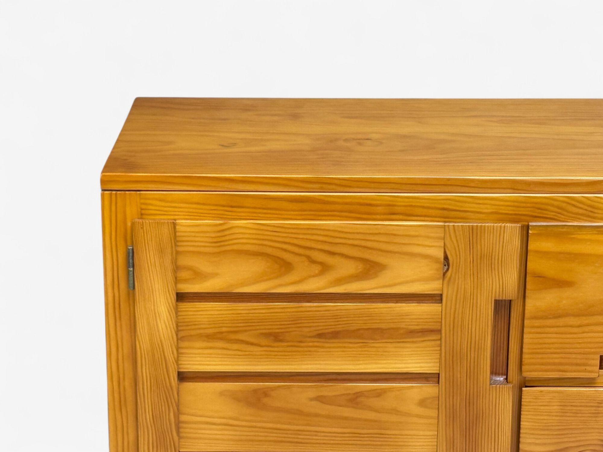 Pierre Gautier-Delaye, moderne français, pin, rares commodes, France, 1957 en vente 2