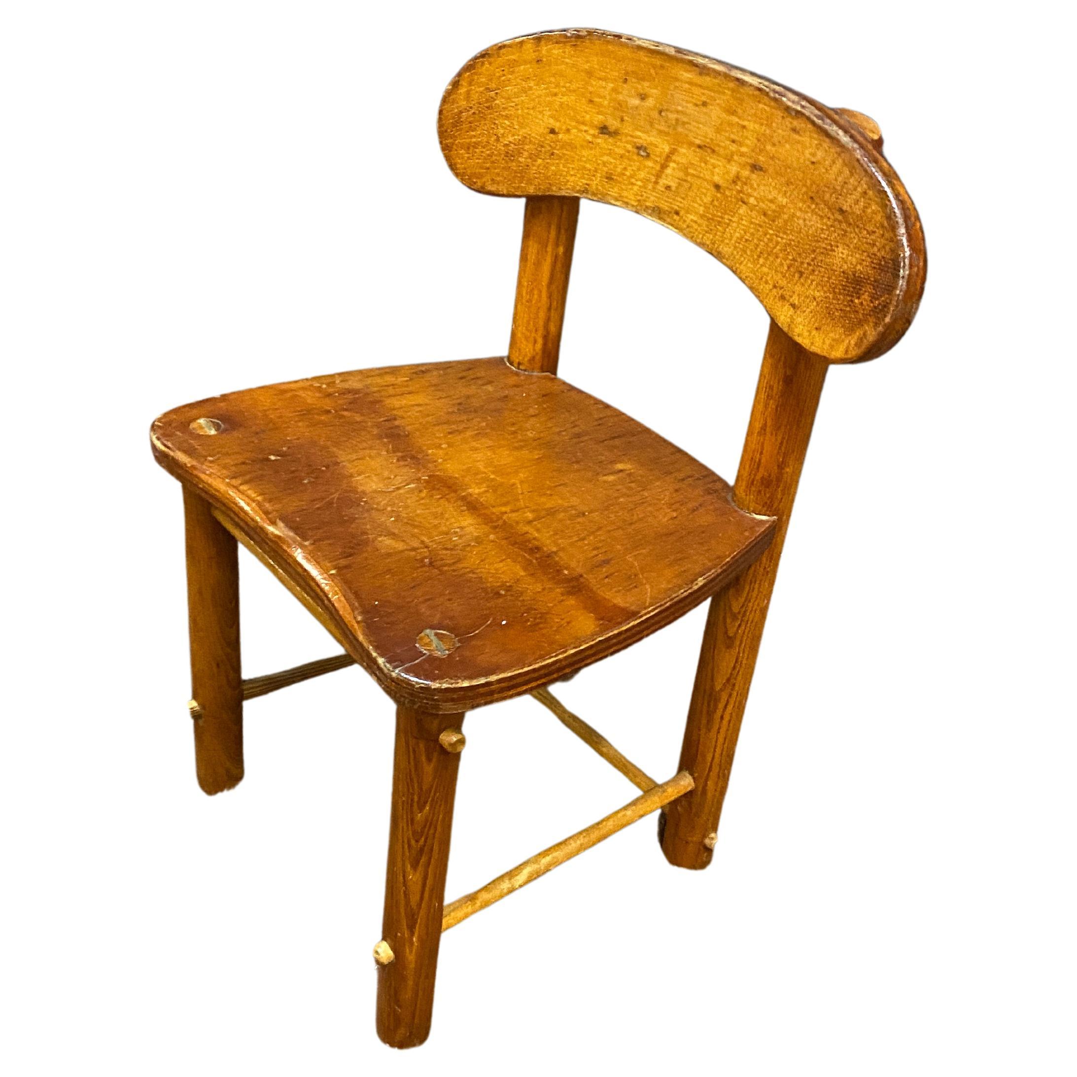 Pierre GAUTIER DELAYE (im Stil von), kleiner Kinderstuhl, um 1950/1960 im Angebot