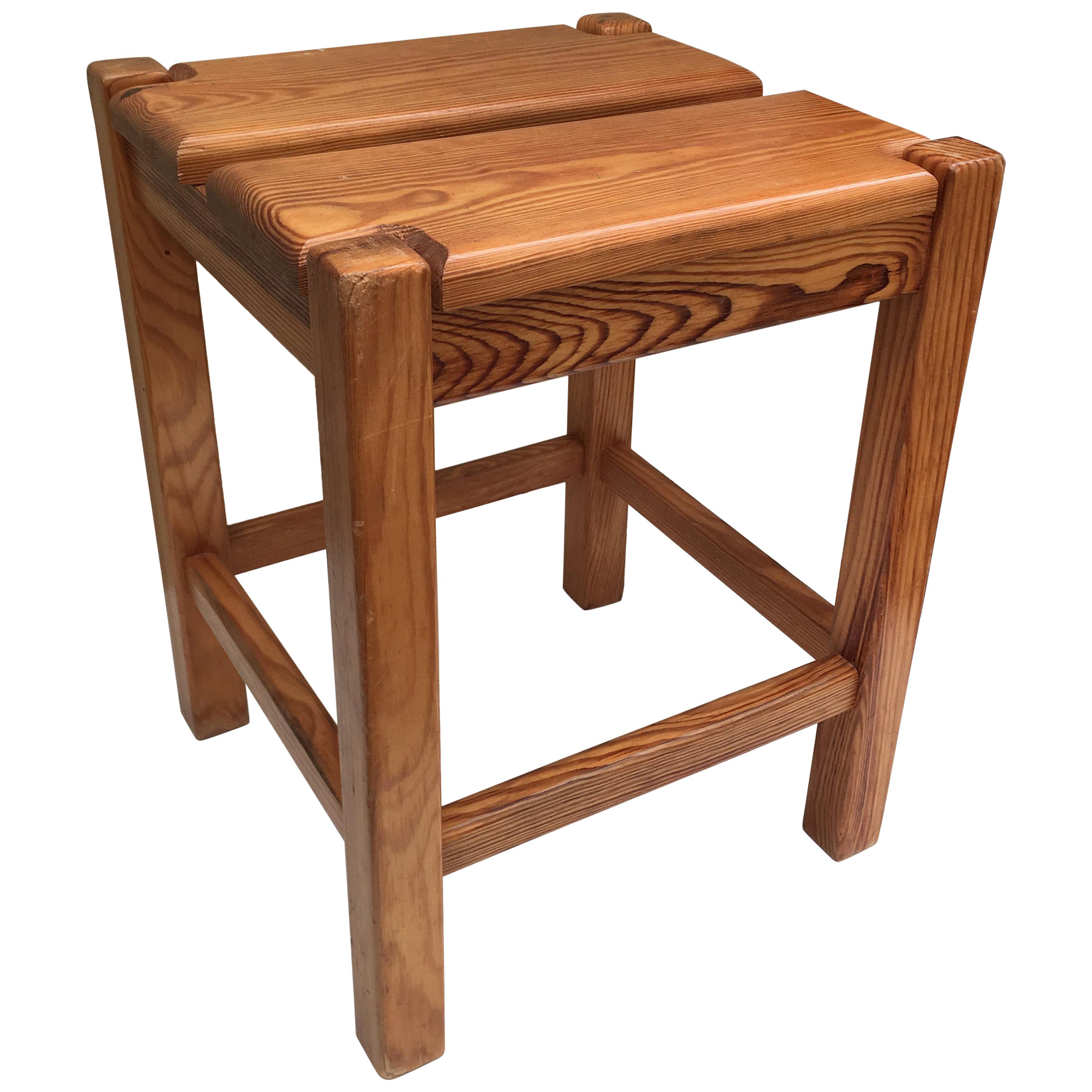 Pierre Gautier-Delaye.
Six stools weekend model in pine.
Weekend edition, circa 1956.