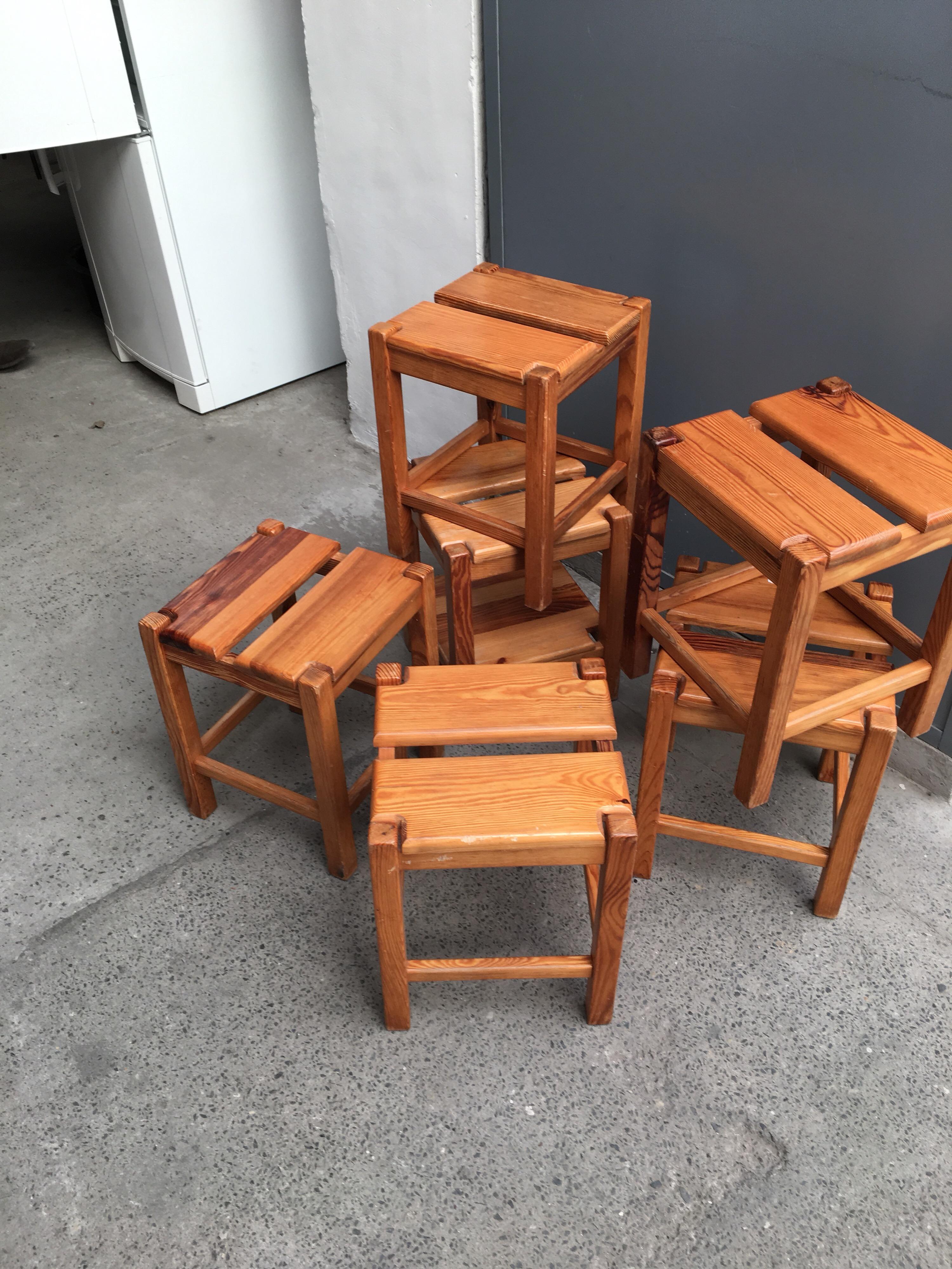 Mid-Century moderno Pierre Gautier-Delaye, Sei sgabelli in pino, circa 1956 in vendita