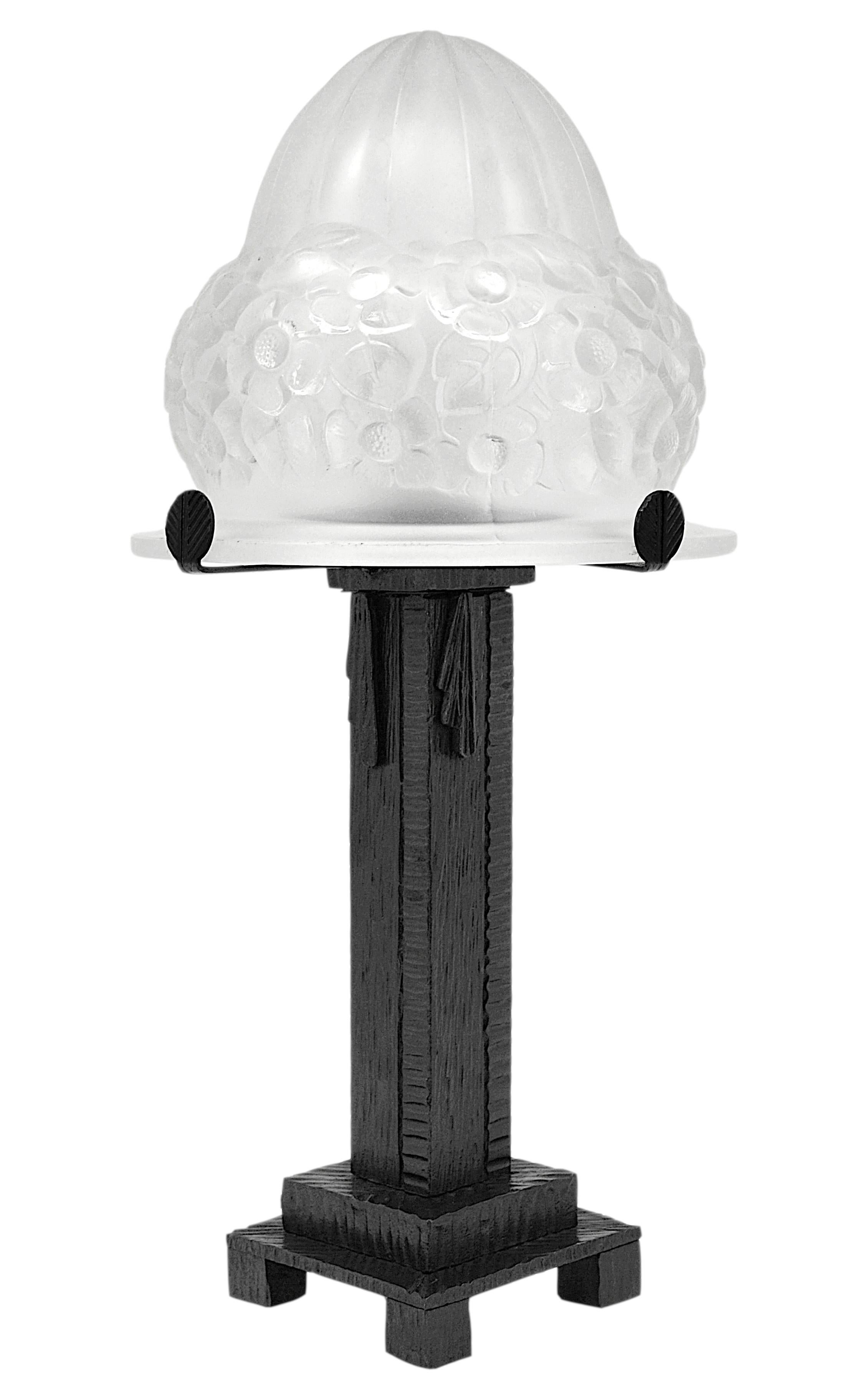 French Art Deco table lamp by Pierre Gilles, 27 rue Esquirol, Paris 13e, France, ca.1930. Glass and wrought-iron. Same period as Hettier-Vincent, Muller Freres. Thick molded glass shade. Superb wrought-iron base. Measures: Height: 17.1